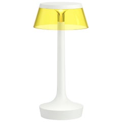 Lampe FLOS Bon Jour Unplugged blanche avec couronne jaune par Philippe Starck