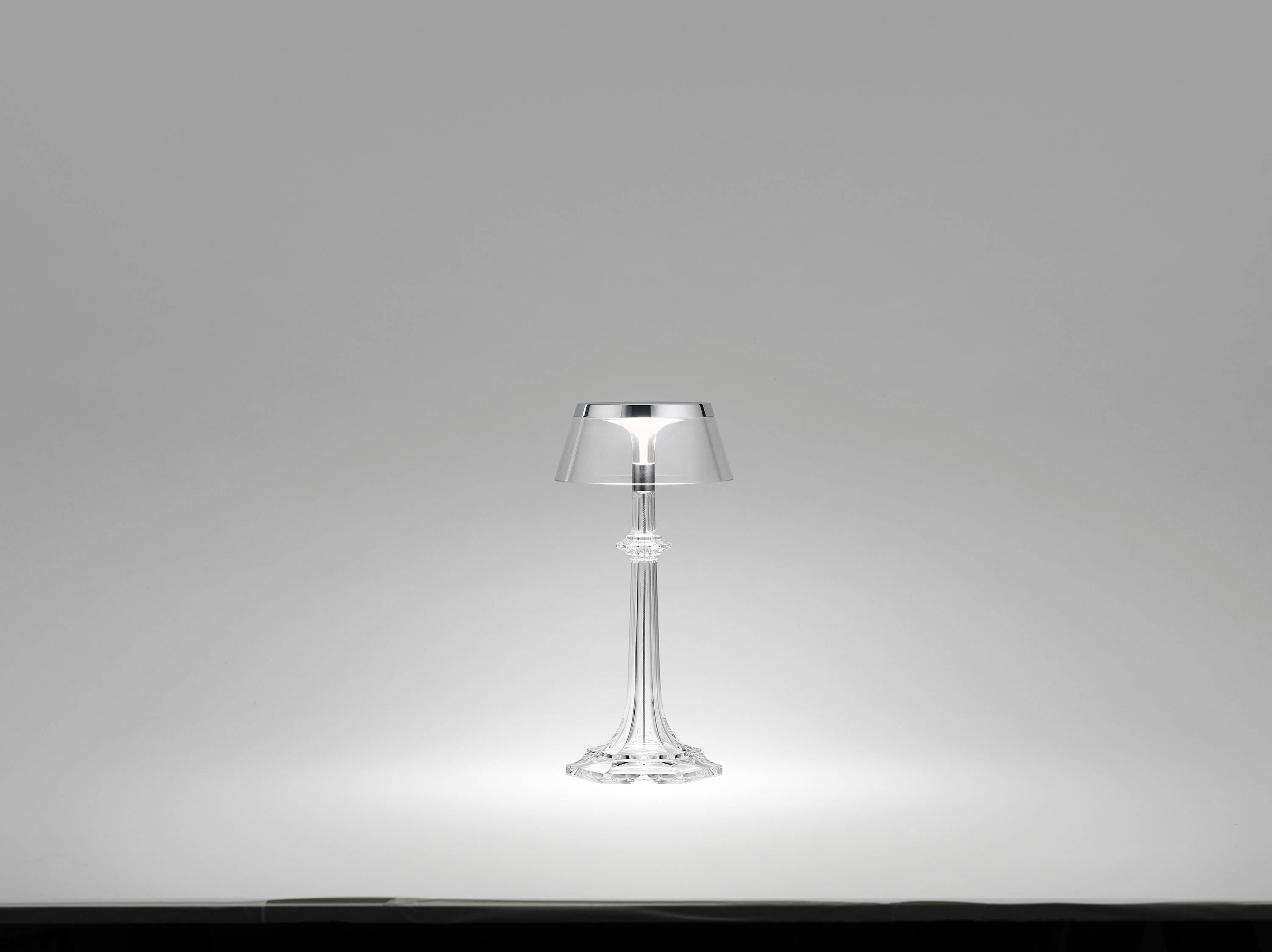 Dieses moderne und zeitlose Design ist das Ergebnis der Zusammenarbeit zwischen FLOS und dem renommierten Designer Phillippe Starck. Die Bon Jour Versailles-Lampe vereint zwei dynamische Stücke - die Bon Jour-Lampen des FLOS-Designs 2017 und den