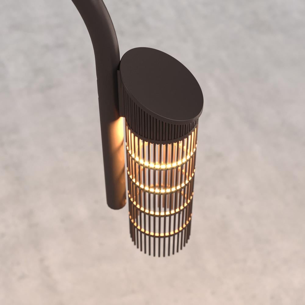 Lámpara de pie de exterior Flos Caule 2700K Modelo 2 en antracita con pantalla nido de Patricia Urquiola

Caule de Patricia Urquiola es una colección de exterior que incluye tanto bolardos empotrados en el suelo como luminarias de pie enchufables