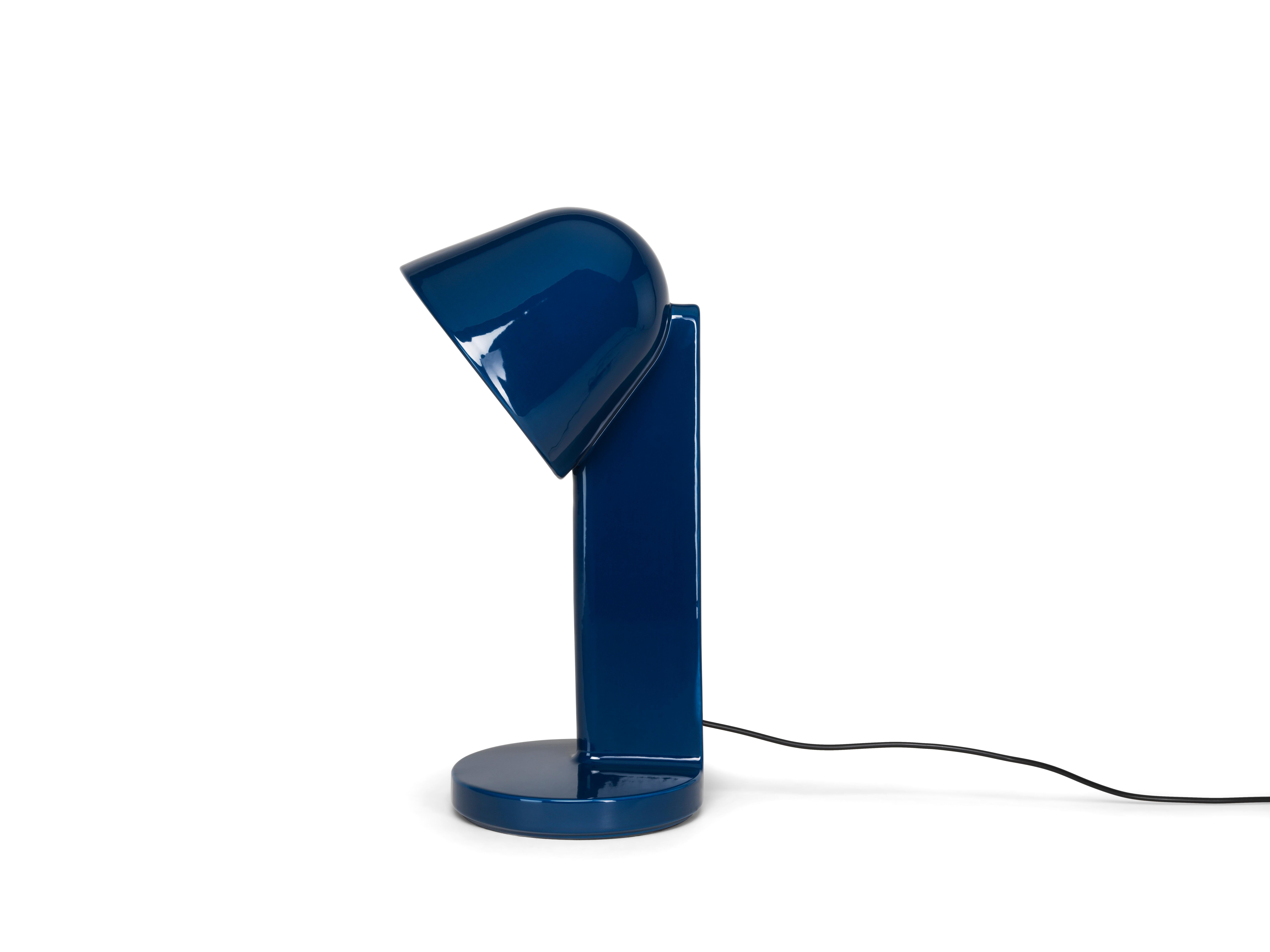 italien Flos Lampe à poser Céramique Downs en bleu marine en vente