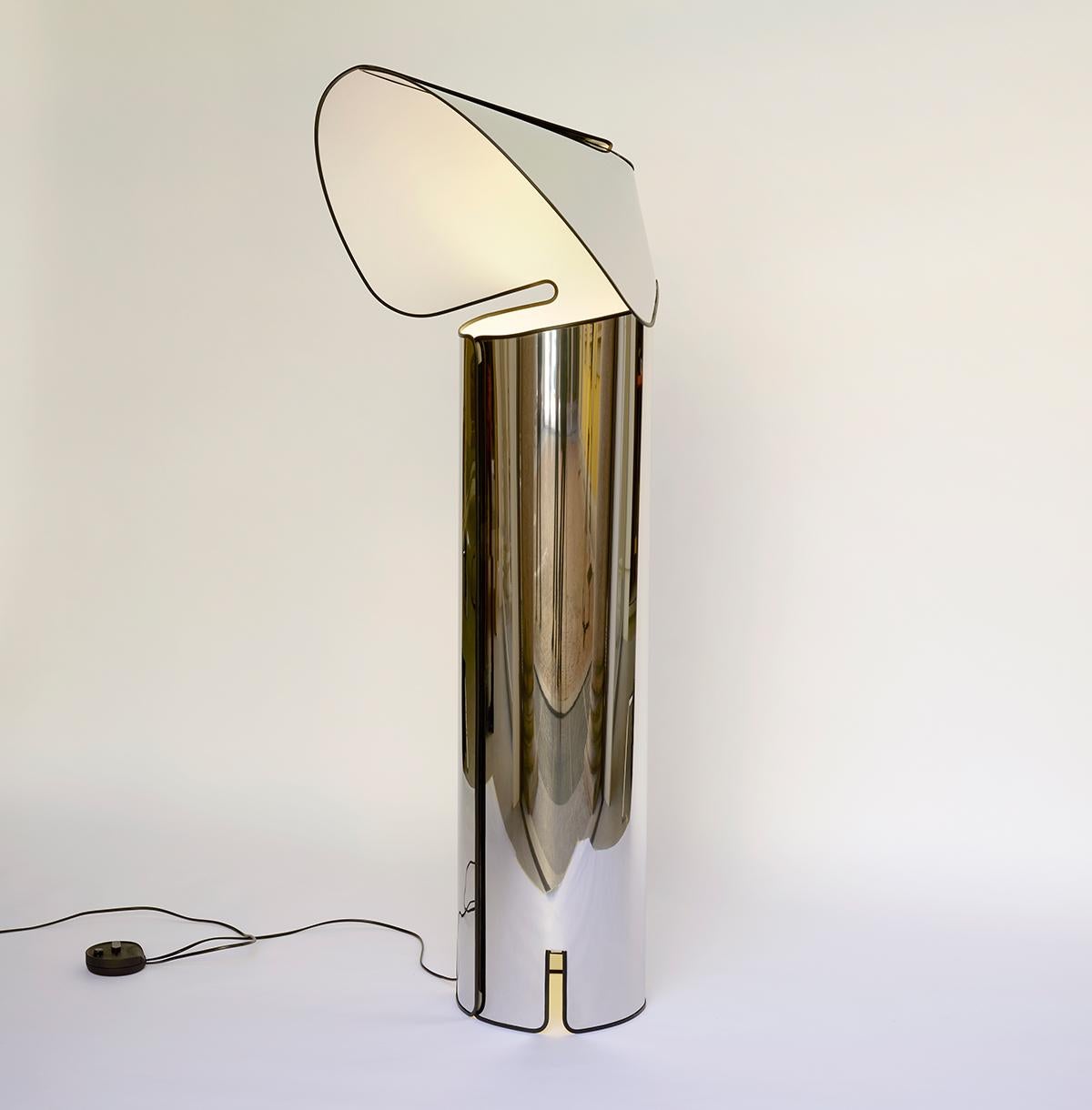 Flos Chiara LED-Stehlampe aus Edelstahl mit schwarzer Kante von Mario Bellini im Zustand „Neu“ im Angebot in Brooklyn, NY
