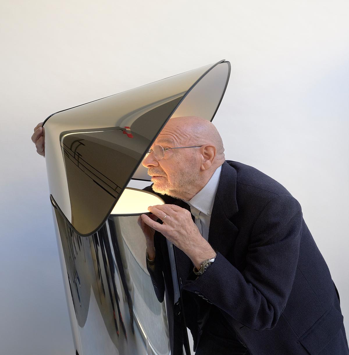 Aluminium Lampadaire LED Flos Chiara en acier inoxydable avec bord noir de Mario Bellini en vente