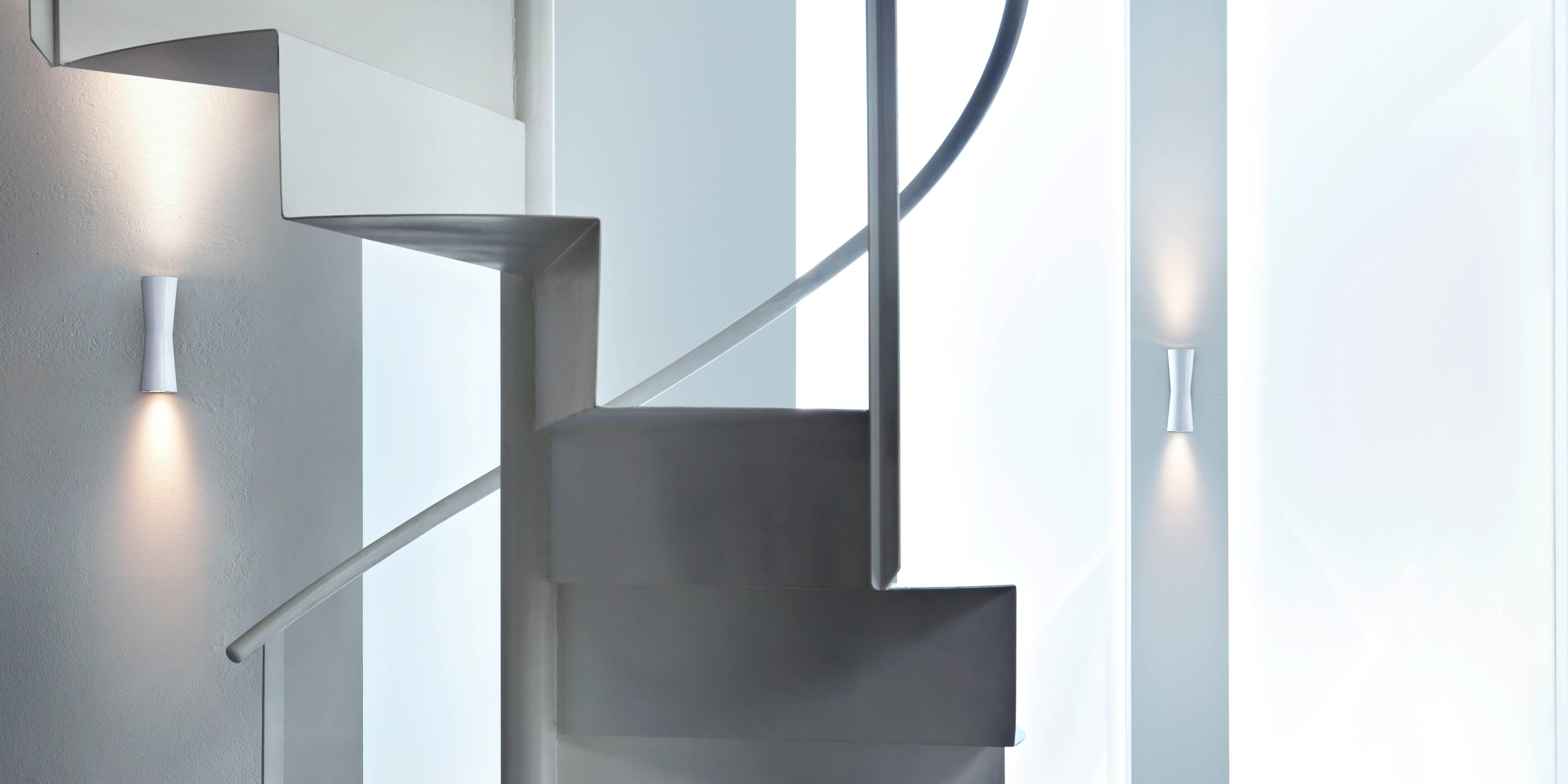FLOS Clessidra 40° + 40° Lámpara de pared de interior en blanco brillante by Antonio Citterio Moderno en venta