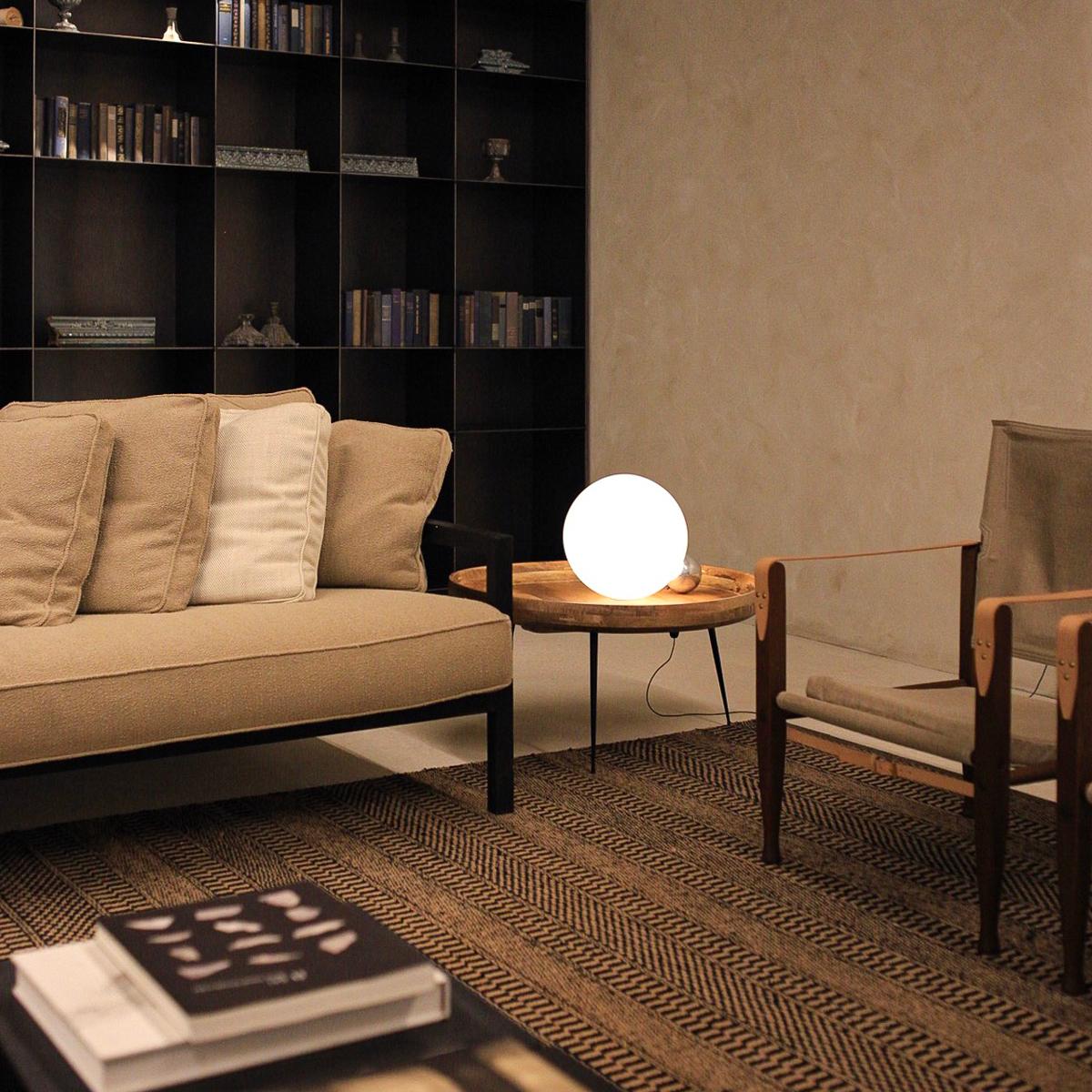 FLOS Copycat LED Table Lamp in Aluminum by Michael Anastassiades In New Condition In Brooklyn, NY