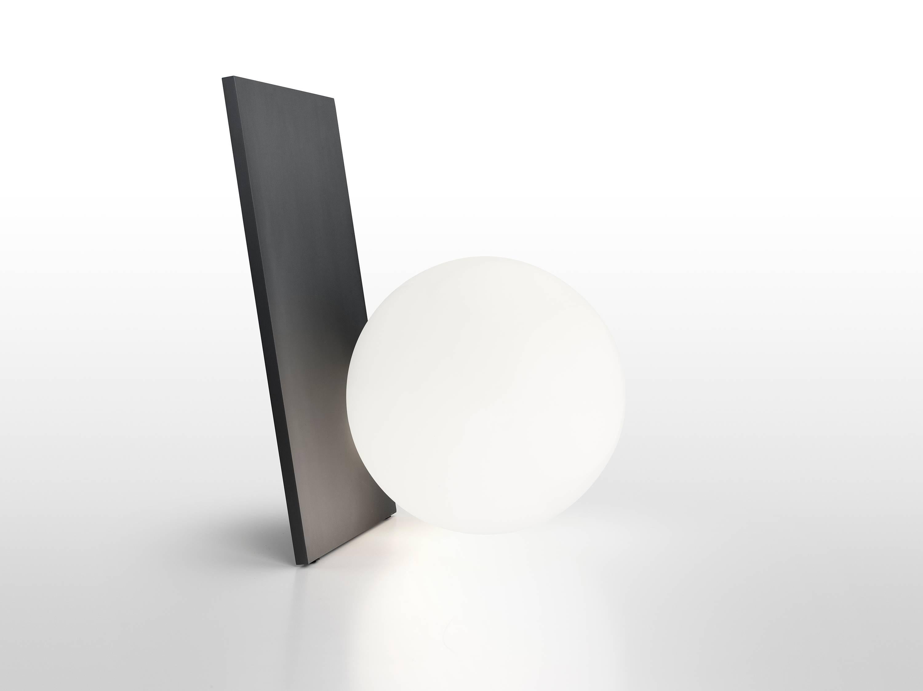 This graceful table lamp provides a soft and beautiful diffused glow through an elegant orb that is brilliantly balanced against its sleek body. It is available with a body of painted or anodized aluminum made by CNC matching. It features a