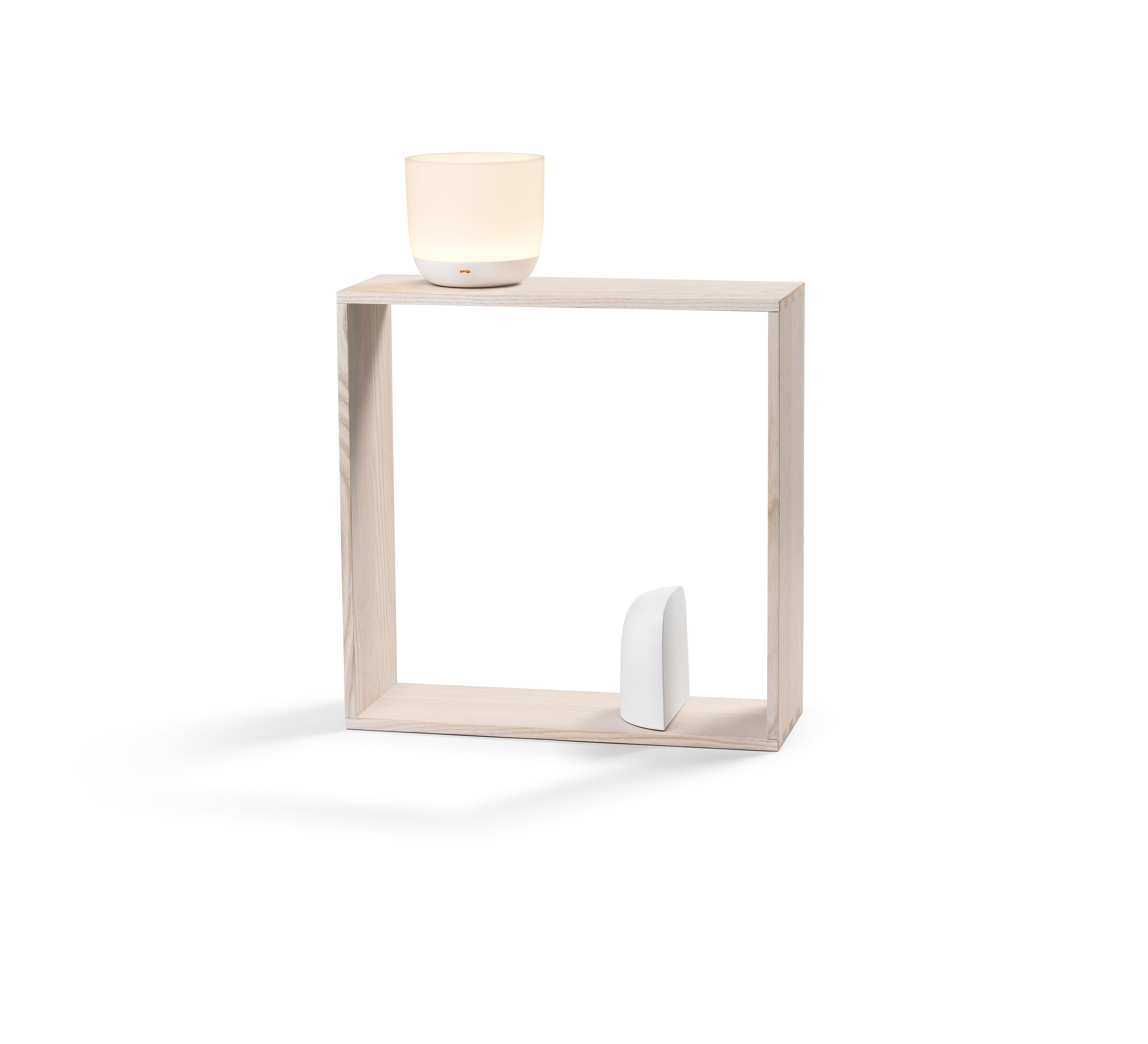 Flos introduces Gaku, a creative modular light set in an open ash frame by acclaimed design studio Nendo. A world of options opens up inside and outside the natural- or black-stained frame, where lighting components and accessories can be customized