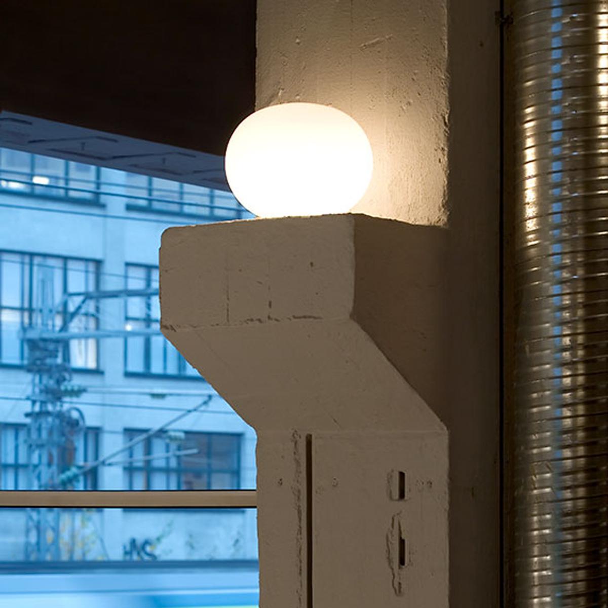 Jasper Morrison Moderne minimalistische Glo-Ball-Glas-Schreibtischlampe für FLOS, auf Lager im Angebot 1