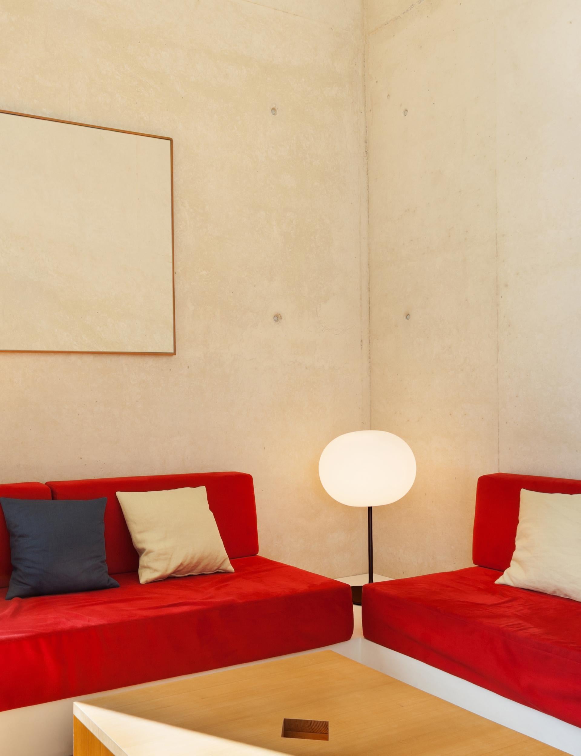 Jasper Morrison Moderne minimalistische schwarze Glo-Ball-Schreibtischlampe für FLOS, auf Lager (Italienisch) im Angebot