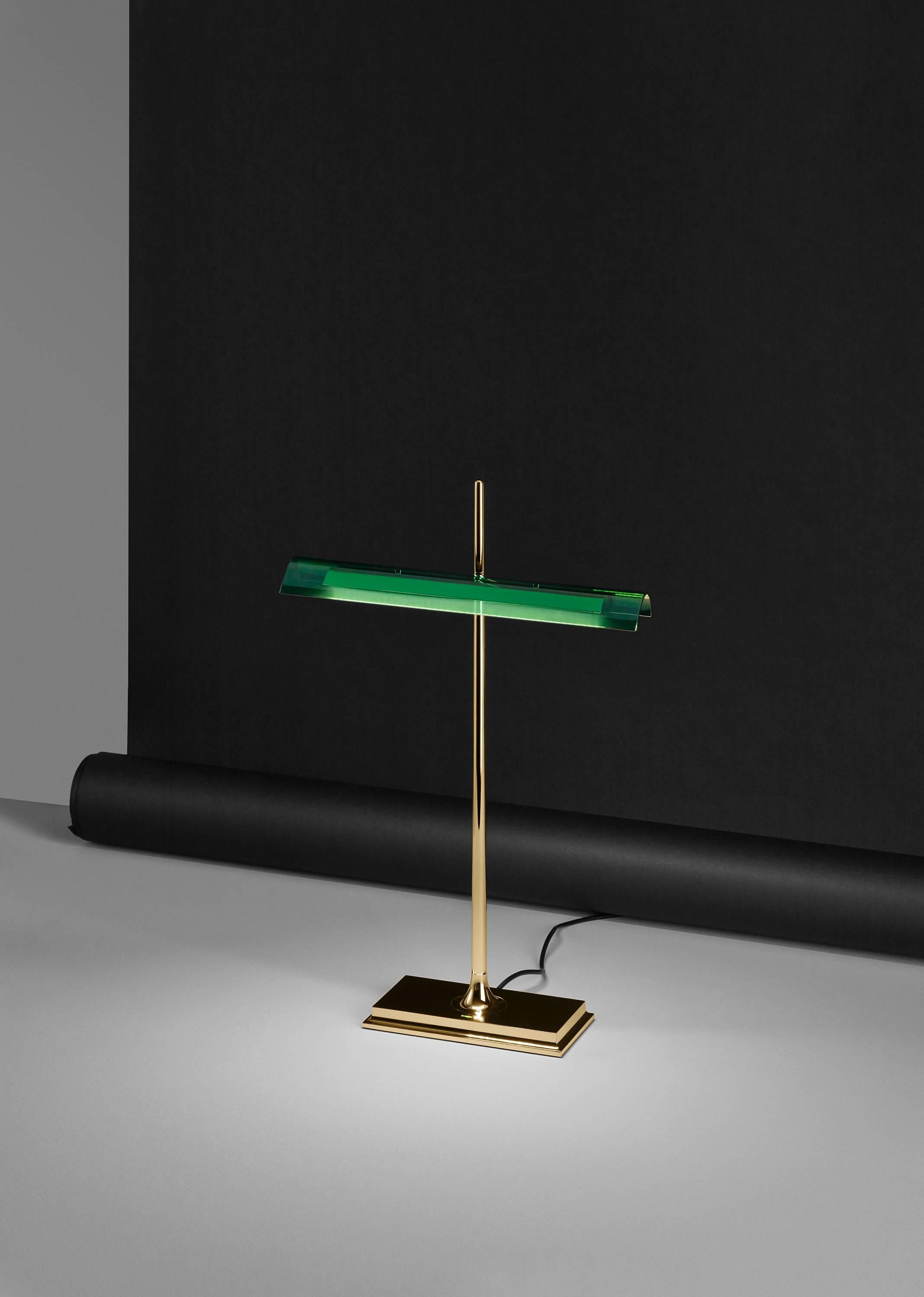 This well-known design gets a technological twist thanks to artist Ron Gilad, who created the Goldman to feature diffusers made of clear methacrylate and an aluminum frame. There is a USB plug built into the base, as well as an optical switch that
