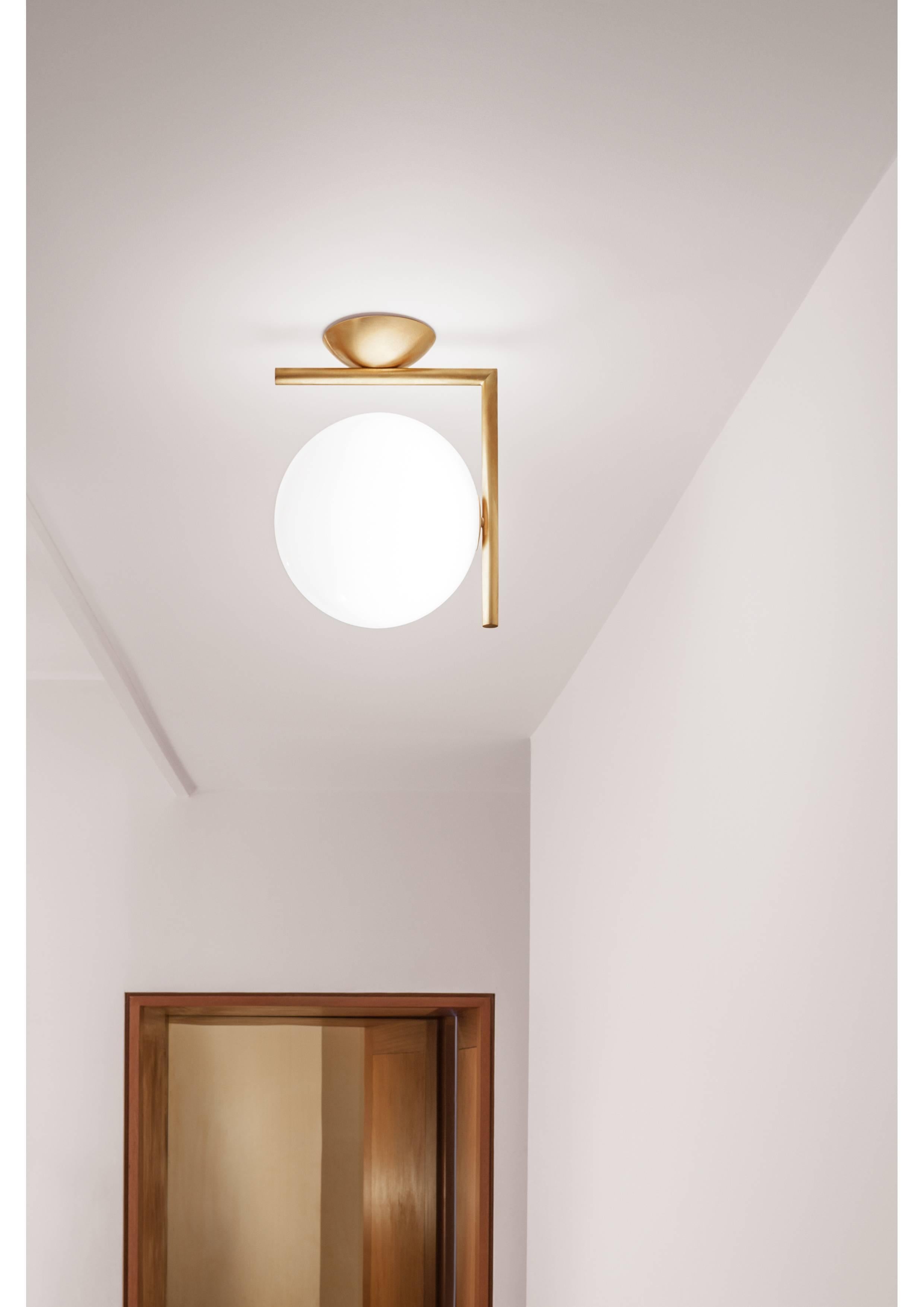 FLOS IC 1 Ceiling & Wall Light in Brass by Michael Anastassiades
Radiant light, delicate balance: Like the other pieces in his IC Light Series, the IC C/W lamp showcases designer Michael Anastassiades’ love of industrial simplicity as well as his