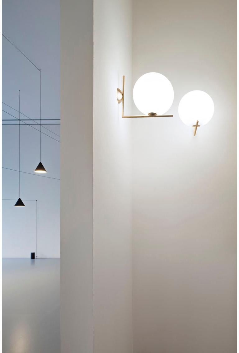 Michael Anastassiades IC 2 Moderne Decken- und Wandleuchter aus Chrom und Glas für FLOS (Italienisch) im Angebot