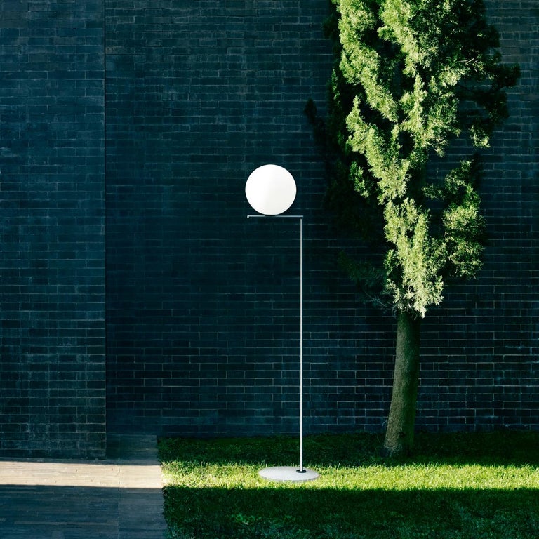Customizable Lights F1 Outdoor Floor Lamp by Michael Anastassiades Sale at 1stDibs | michael anastassiades floor lamp, flos f1 floor lamp, outdoor floor lamps