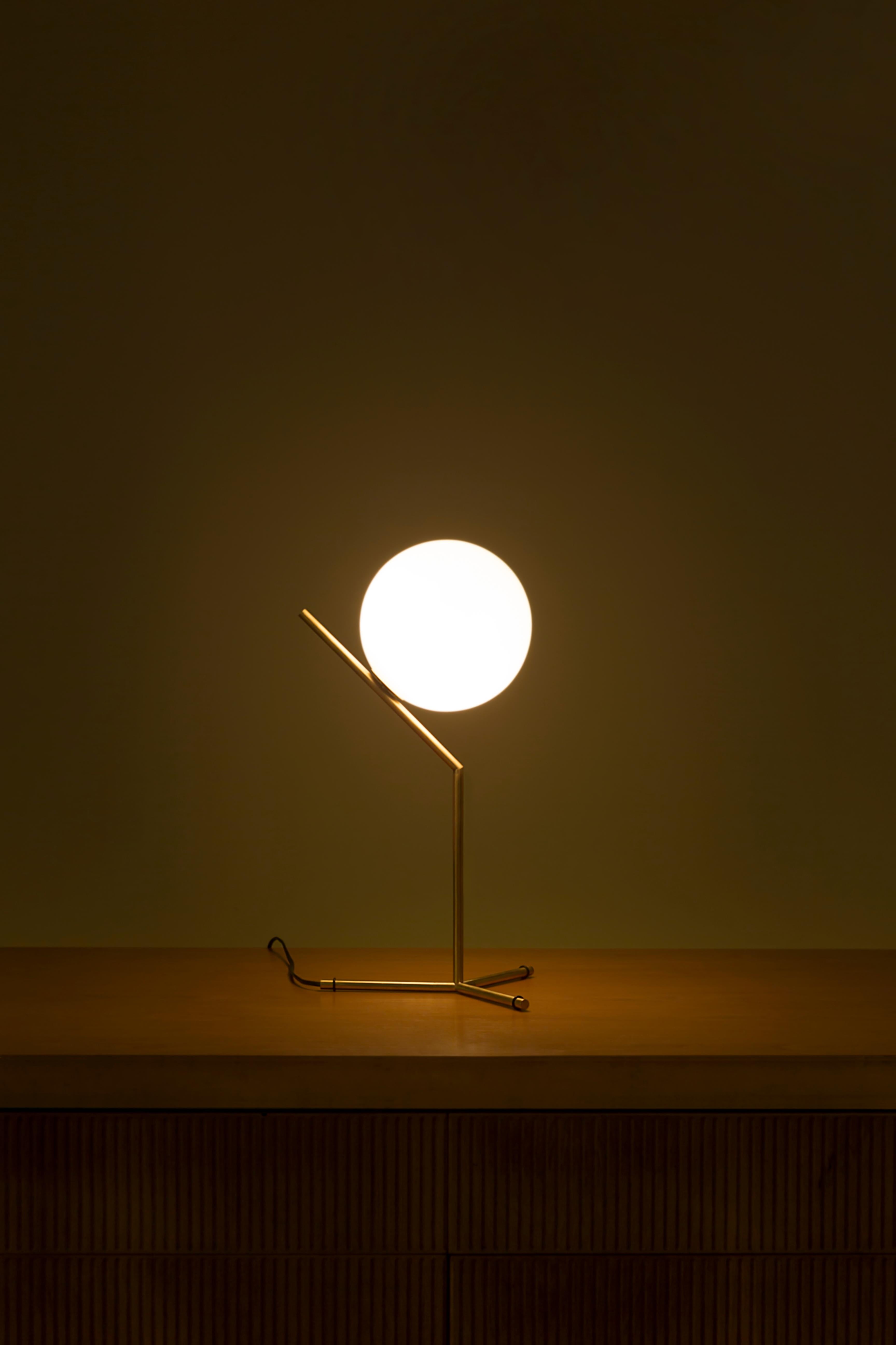 FLOS IC Lights T1 High Table Lamp in Brass by Michael Anastassiades

Like the other pieces in his IC Light Series, the IC Lights T balances designer Michael Anastassiades’ love of Industrial simplicity with intricate symbolism. It provides diffused