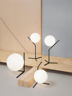Lampe de bureau moderne minimaliste noire et en verre Michael Anastassiades pour FLOS