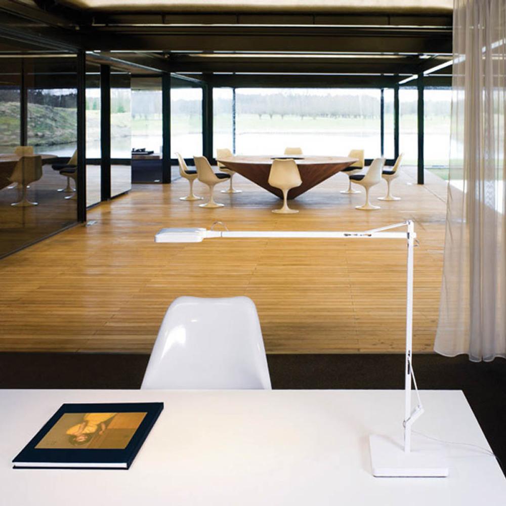 Flos Kelvin LED Green Mode Table Lamp with Adjusting Sensor in Anthracite by Antonio Citterio w Toan Nguyen

Designed by Antonio Citterio, Kelvin LED Green Mode I is an adjustable lamp for the table or desk, providing direct lighting, with double