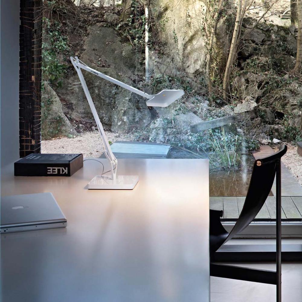 Flos Kelvin LED Green Mode Table Lamp with Adjusting Sensor in Anthracite In New Condition For Sale In Brooklyn, NY