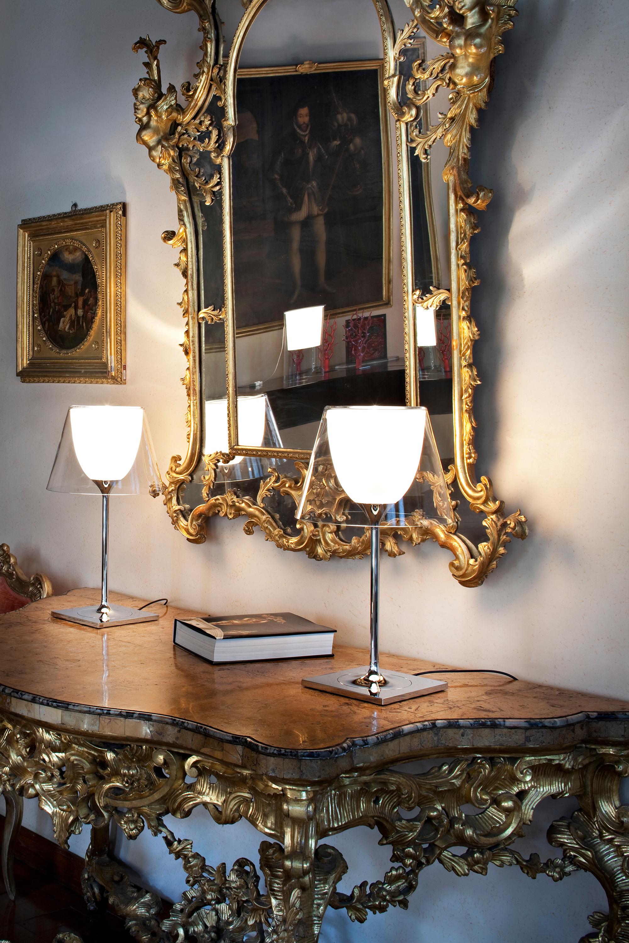 Moderne Lampe de bureau FLOS Ktribe T1 en verre en chrome avec diffuseur en verre par Philippe Starck en vente