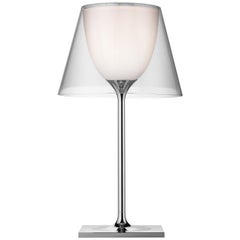 Lámpara de sobremesa FLOS Ktribe T1 en cromo con difusor transparente de Philippe Starck