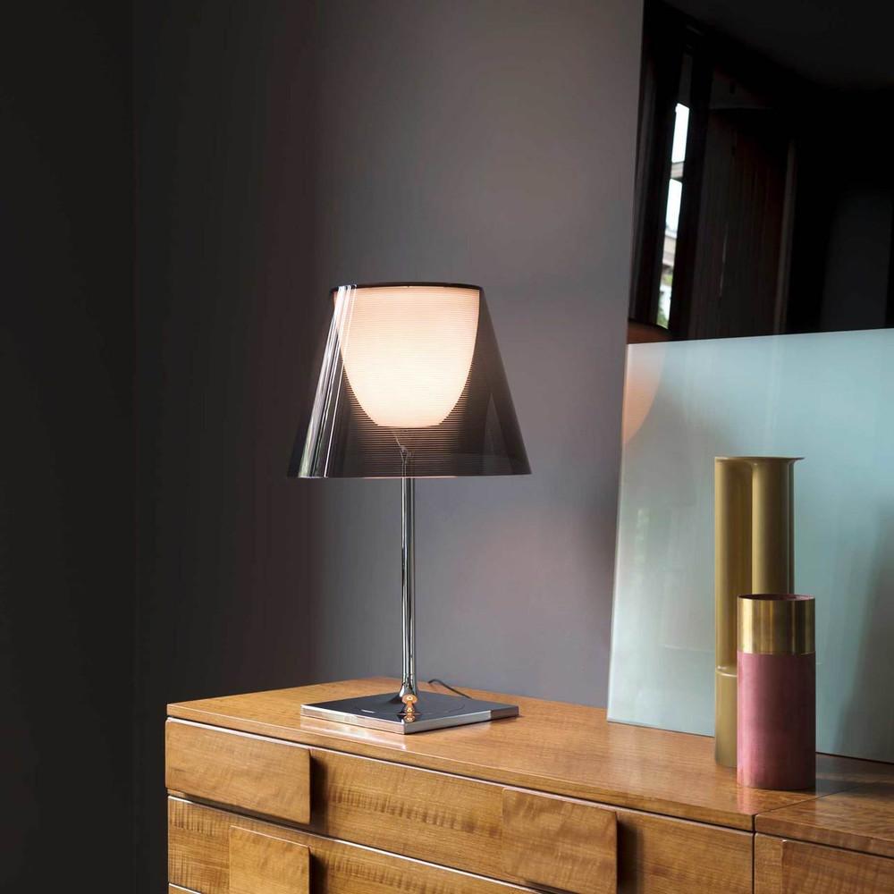 Flos Ktribe Table Lamp in Grey and Transparent by Philippe Starck

A member of the Ktribe family of products, this inspiring table light provides diffused light through a transparent diffuser that gracefully moves the eye upward. The base, rod, and