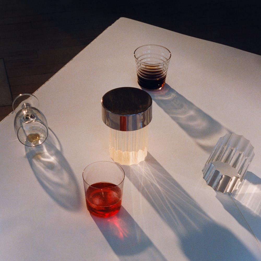 Flos Last Order Lampe de table rechargeable pour l'intérieur et l'extérieur en acier avec base transparente en vente 1