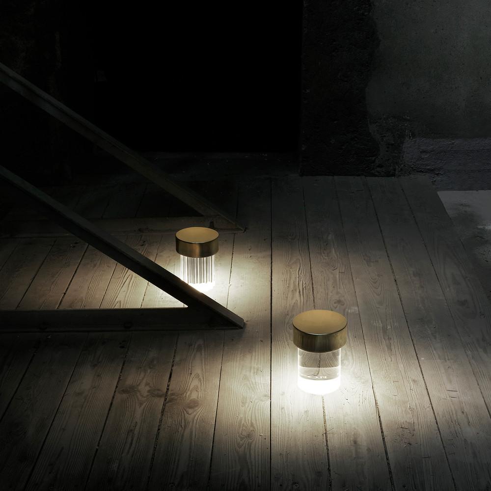 XXI secolo e contemporaneo Lampada da tavolo ricaricabile per interni Flos Last Order in rame con base trasparente in vendita