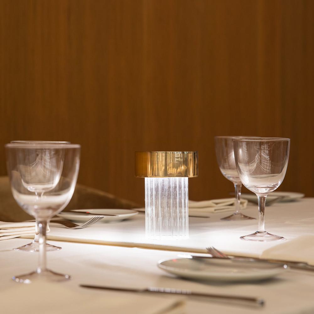 Lampada da tavolo ricaricabile per interni Flos Last Order in rame con base trasparente in vendita 3