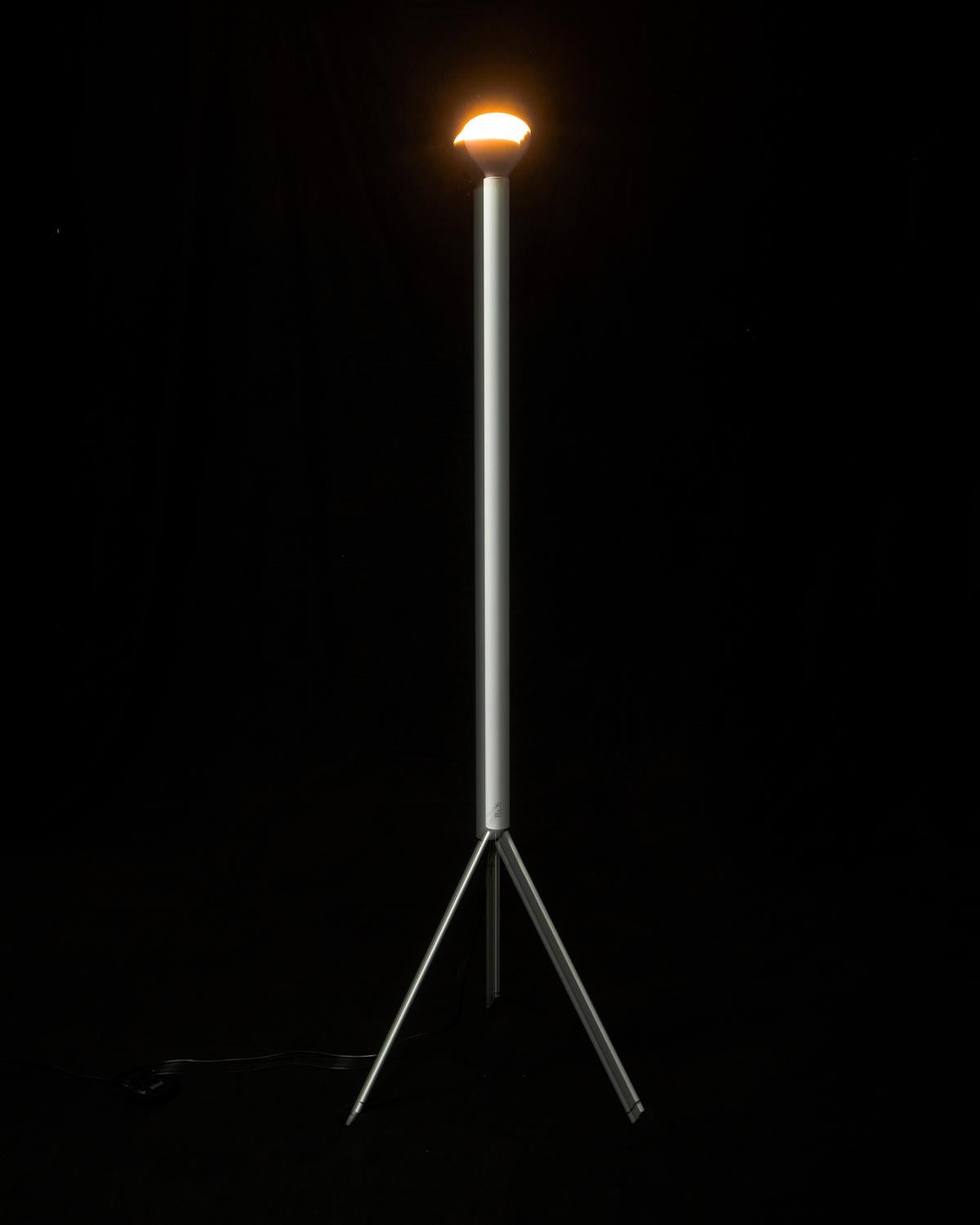 Fer Lampadaire Flos Luminator en anthracite avec cadre en fer et métal en vente