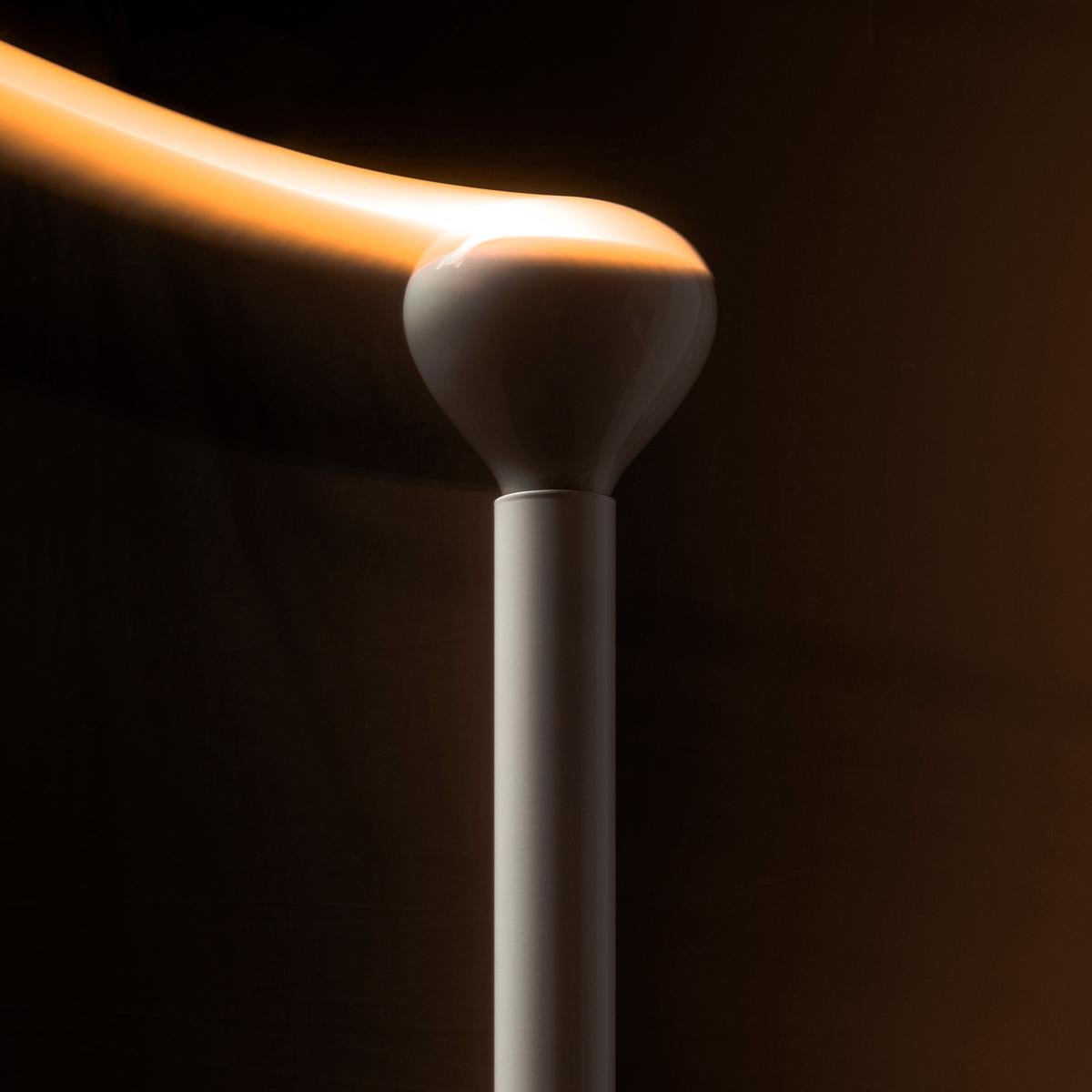 Lámpara de pie Flos Luminator en amarillo con estructura de hierro y metal en venta 5