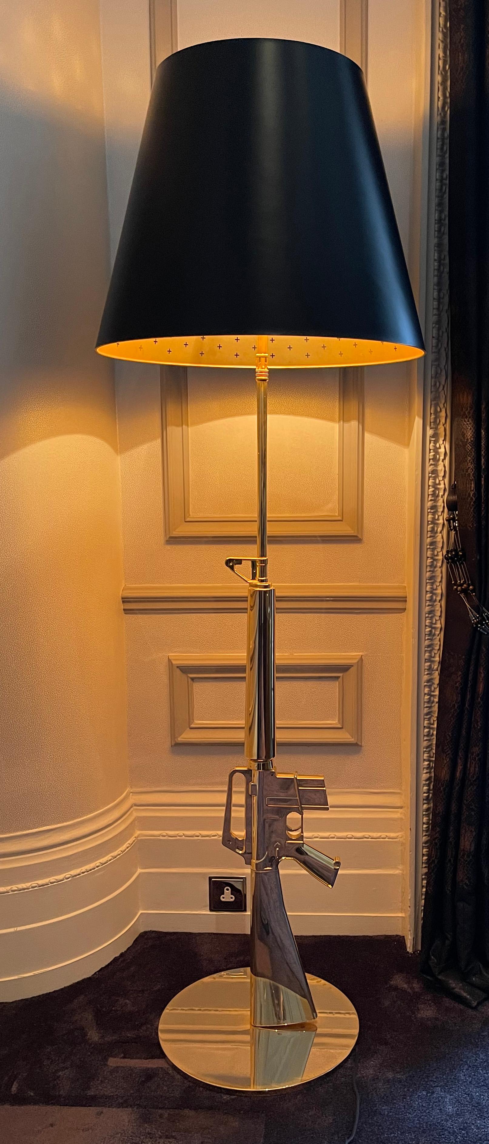  Philippe Starck Rifle floor lamps

 Philippe Starck for FLOS M16 AK47 Machine Gun Rifle Floor Lamps - a striking collaboration by Philippe Starck for FLOS

This Philippe Starck creation does more than illuminate—it enlightens. The sleek and edgy