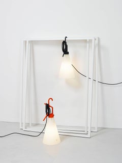 FLOS Maitag-Tischlampe in Schwarz von Konstantin Grcic