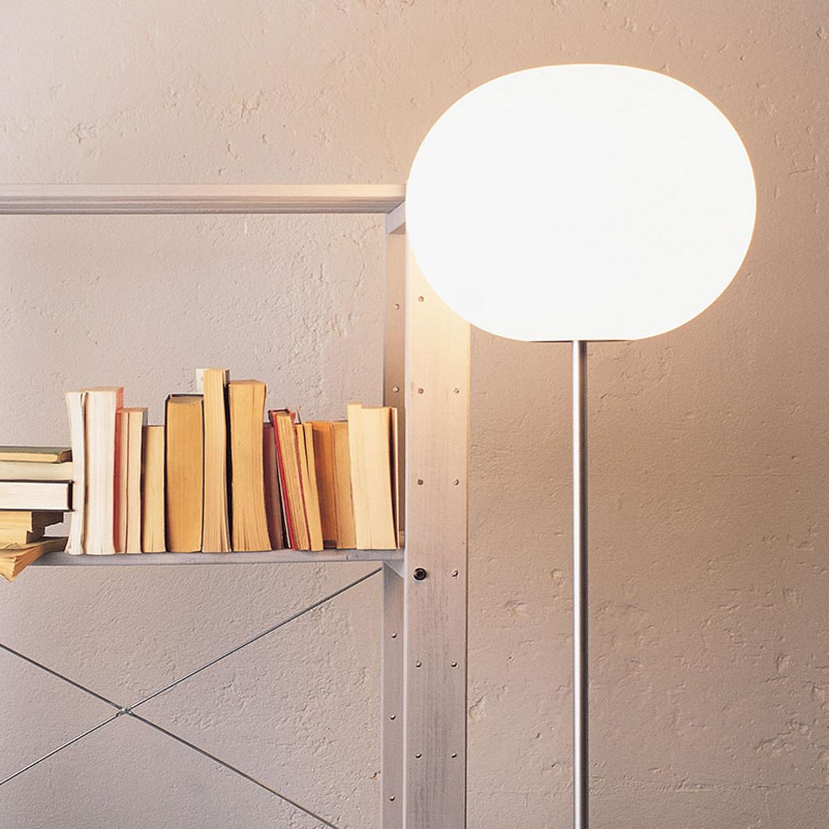 Stehlampe Flos Medium Glo Ball F2 aus Glas und Stahl, von Jasper Morrison (21. Jahrhundert und zeitgenössisch) im Angebot