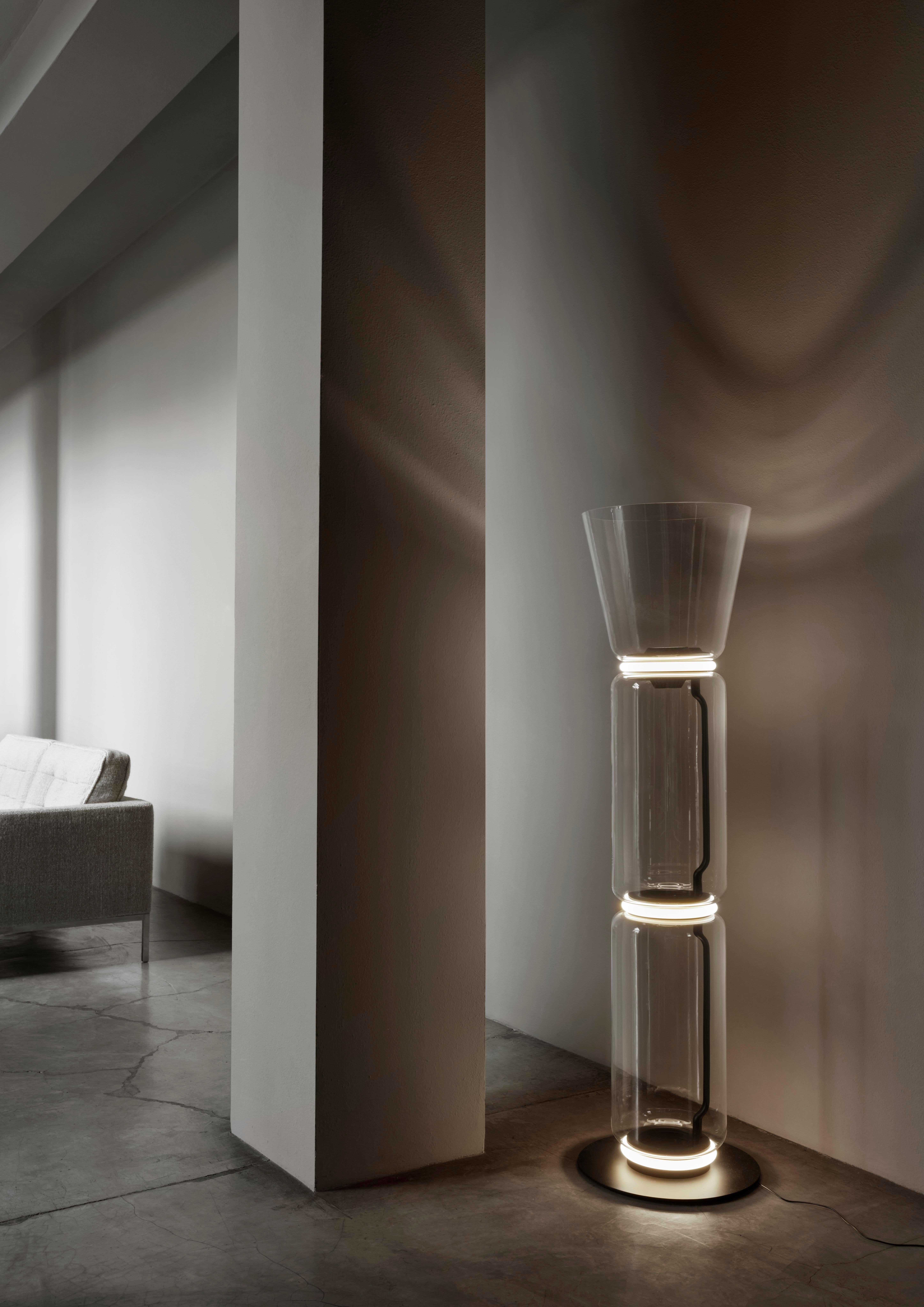 Italiano Lampada da terra Noctambule di Flos con 2 cilindri, cono e base di Konstantin Grcic in vendita