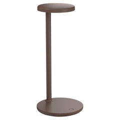 Flos Oblique LED 2700K Lampada da scrivania e Qi in marrone con base di ricarica wireless