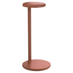 Flos Oblique LED 3000K Lampada da scrivania e Qi in arancione ruggine con base di ricarica wireless