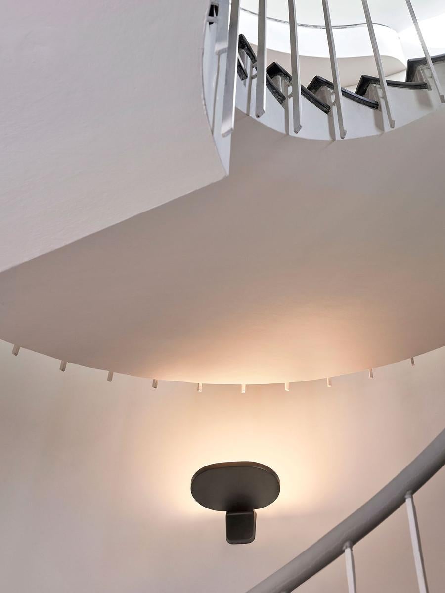 Kleiner Flos Oplight W1 Wandleuchter in strukturiertem Weiß von Jasper Morrison (Aluminium) im Angebot