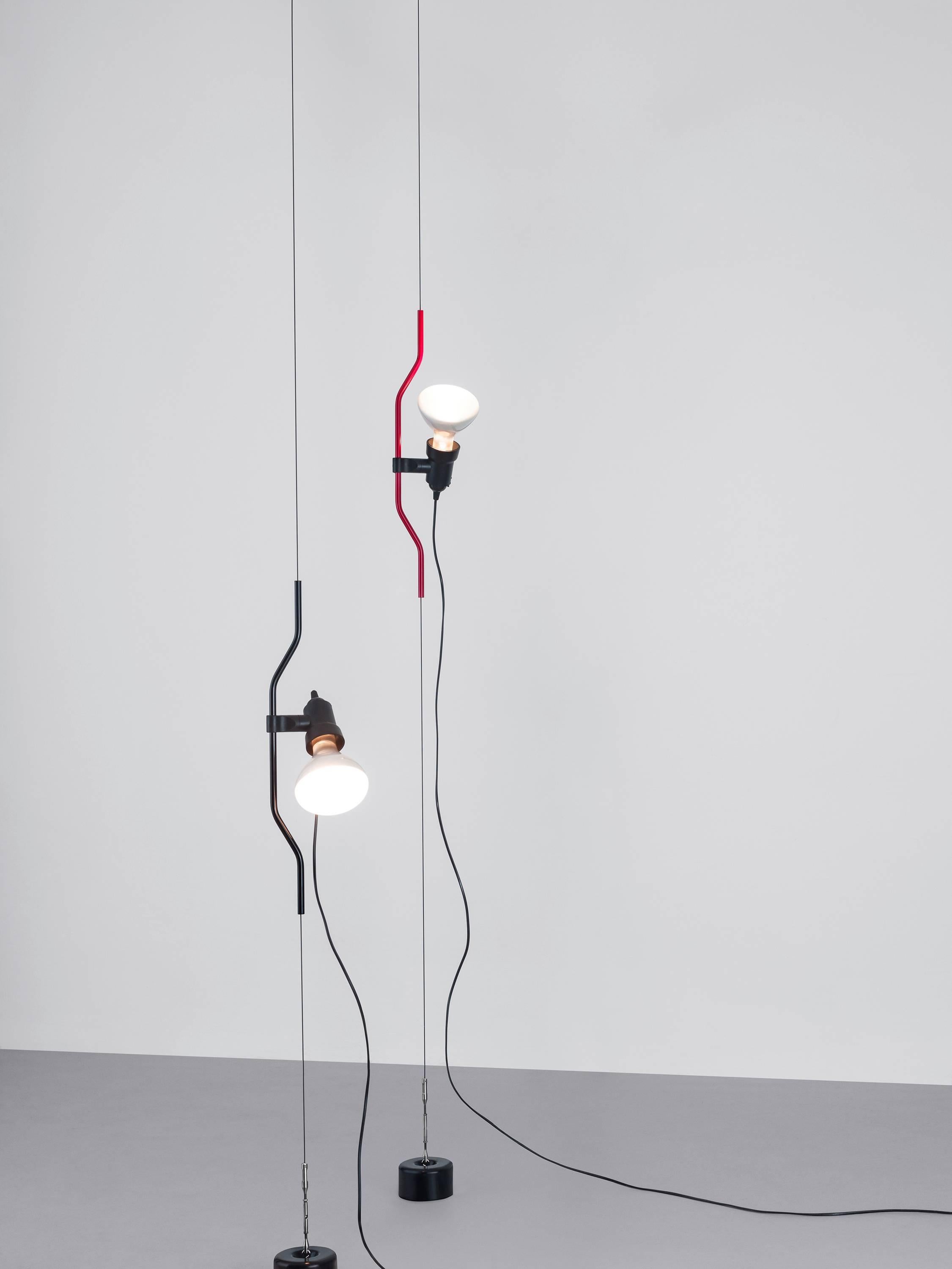 Borne out of a 1971 collaboration between Achille Castiglioni and Pio Manzù, the Parentesi was named for the parenthesis symbol, a visual reference to the nickel-plated shaped tube that lives on a floor-to-ceiling steel cable. The steel cable can