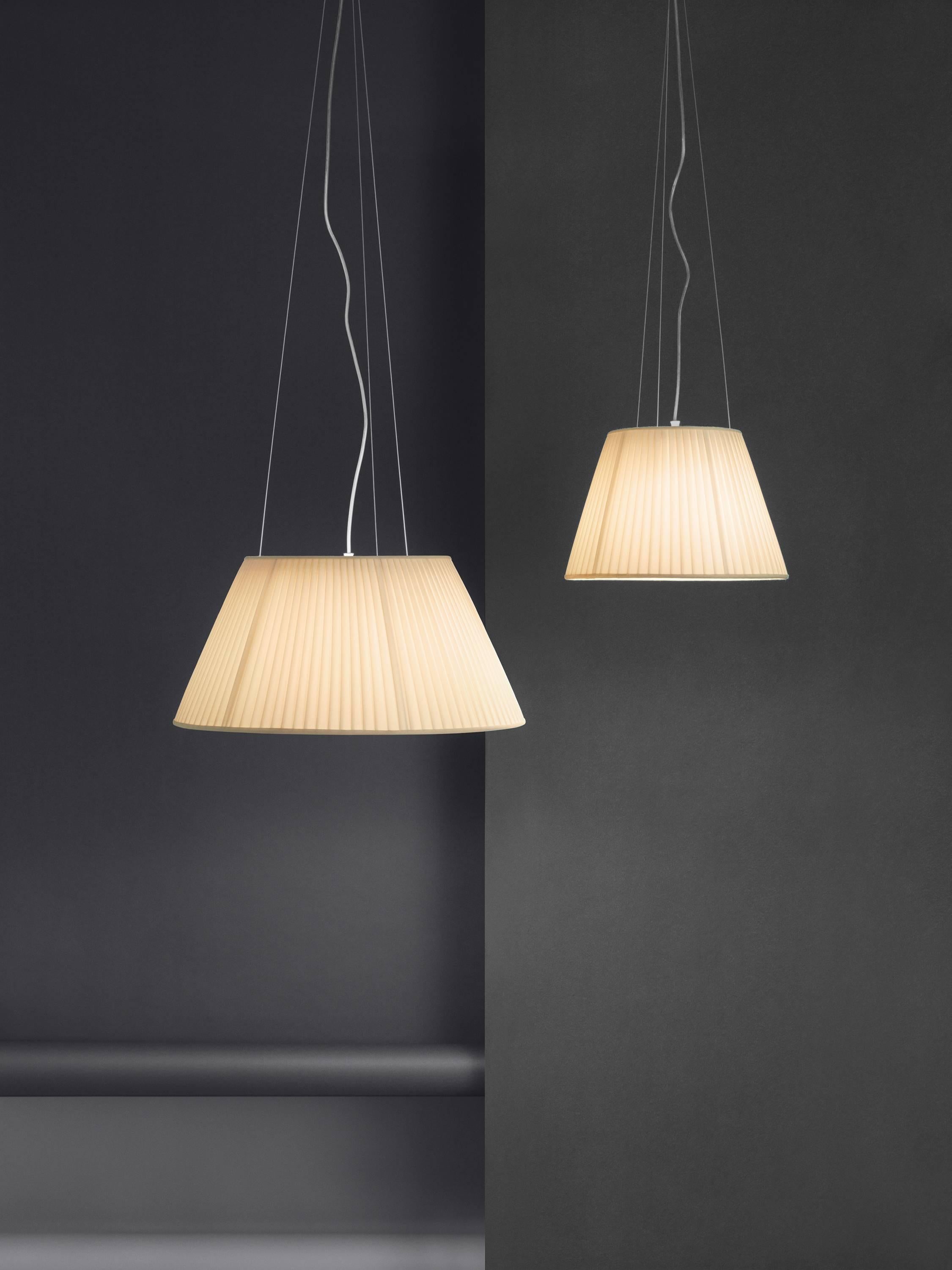 Part of the Romeo family created by industry innovator Philipe Starck, this stunning and strikingly simple pendant light provides diffused light through a plissé cloth shade and acid-etched pressed borosilicate glass internal diffuser. There is an