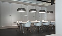 Lámpara colgante fluorescente regulable FLOS Smithfield S en barro by Jasper Morrison