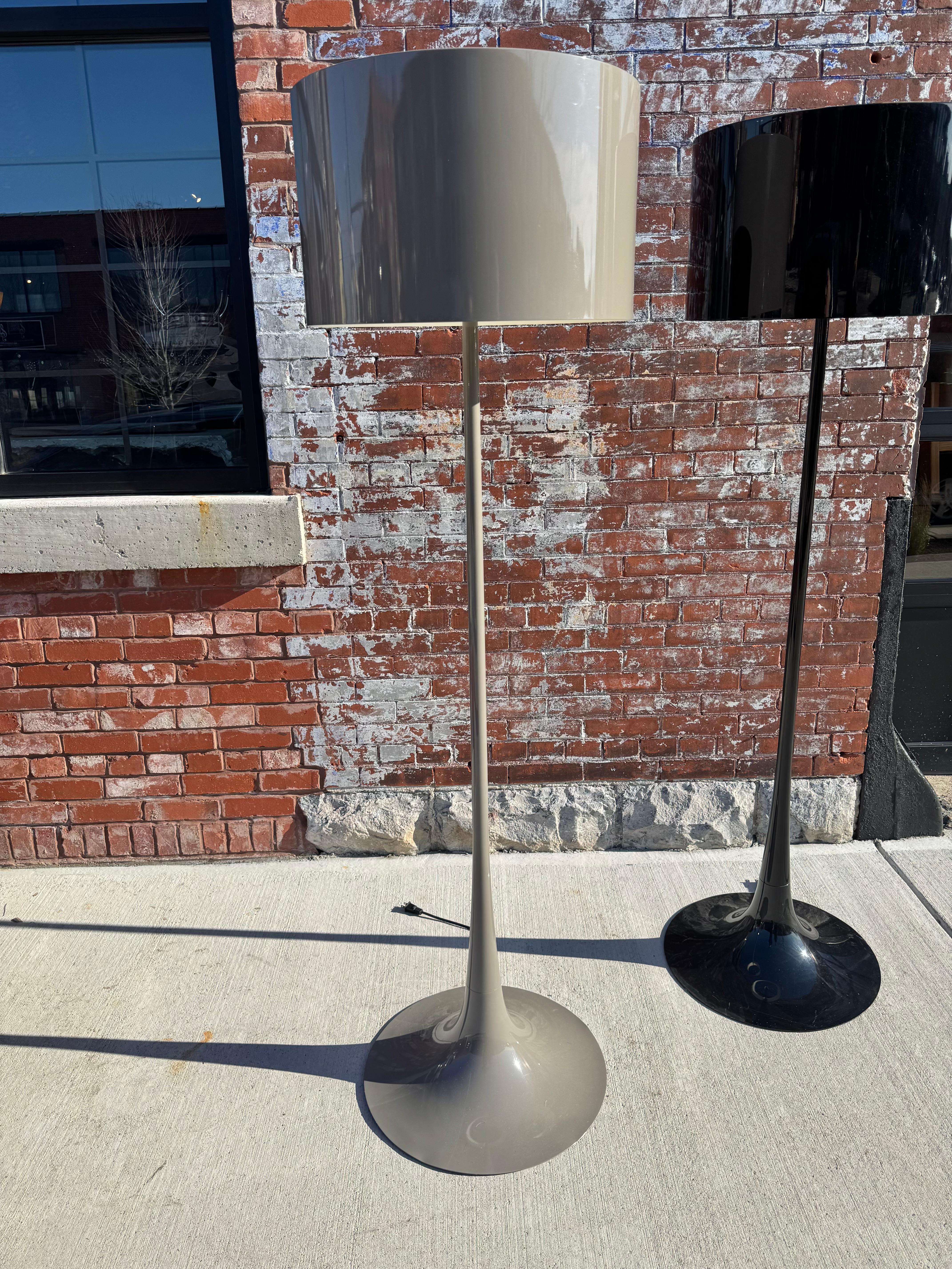 Aluminium Lampadaire FLOS Spun Light by Sebastian Wrong / post modernism , ITALIE en vente