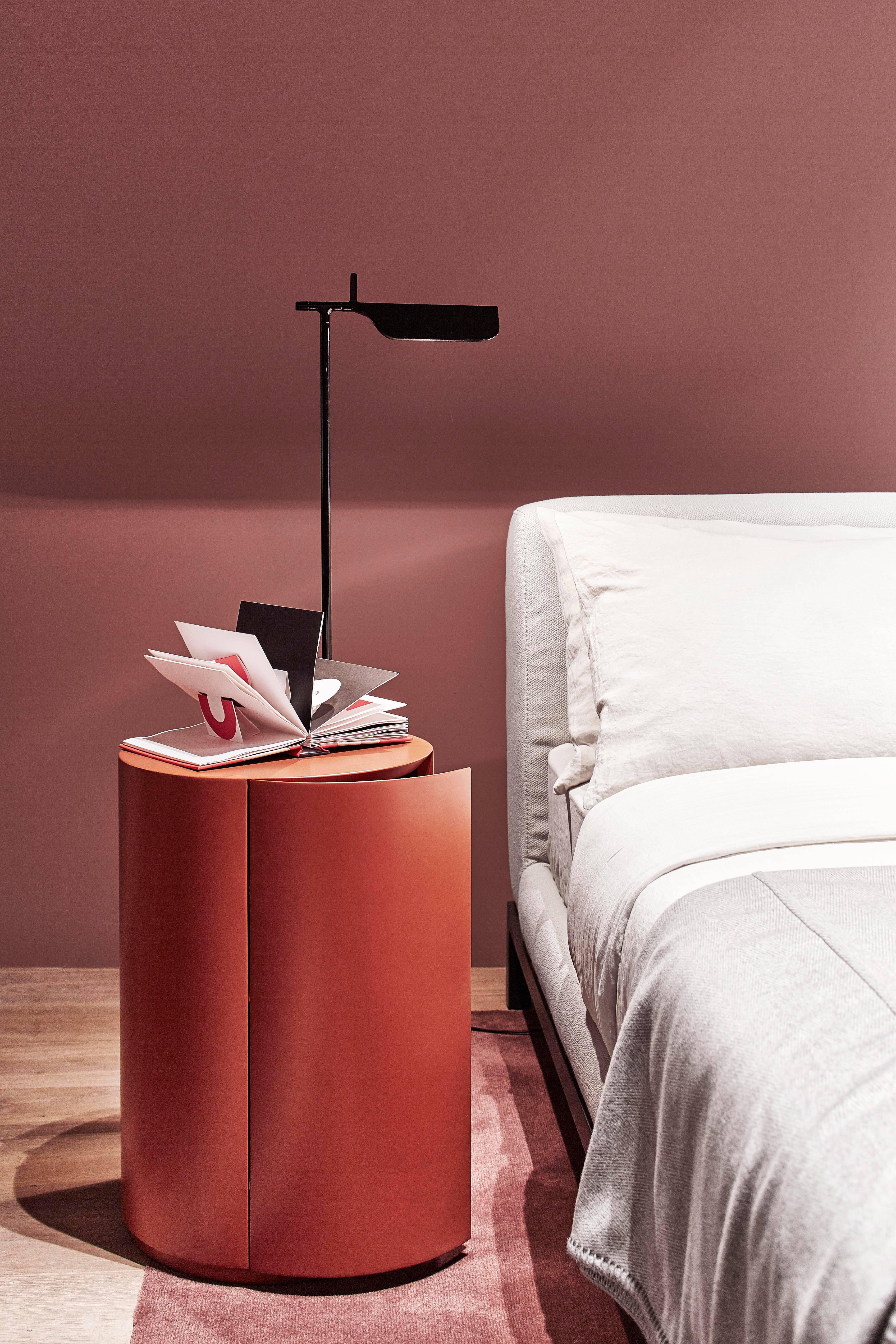 FLOS Tab LED Table Lamp in Black by E. Barber & J. Osgerby (Italienisch)