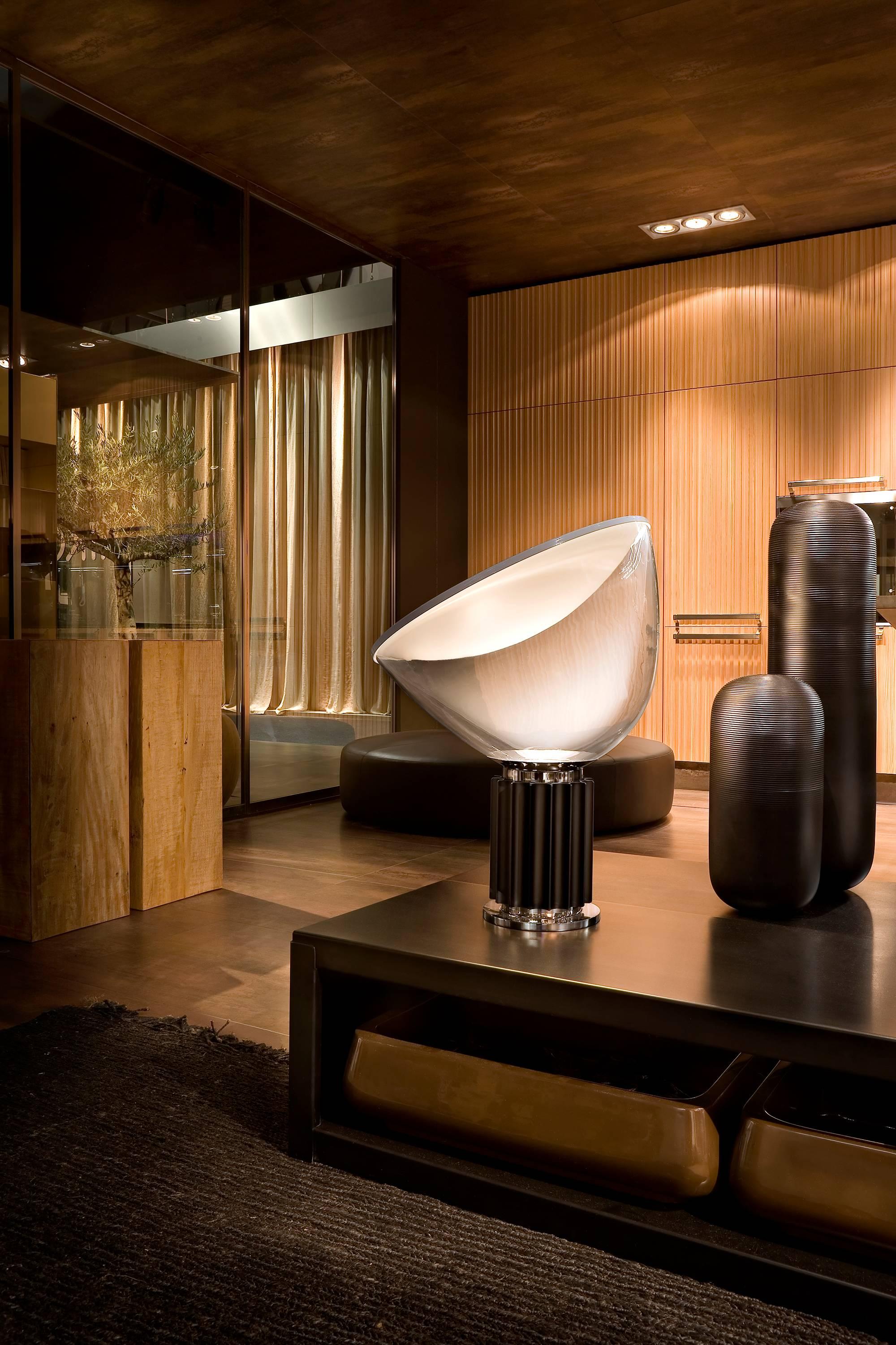 italien Lampe diffuseur LED FLOS Taccia en bronze par Achille & Pier Giacomo Castiglioni en vente