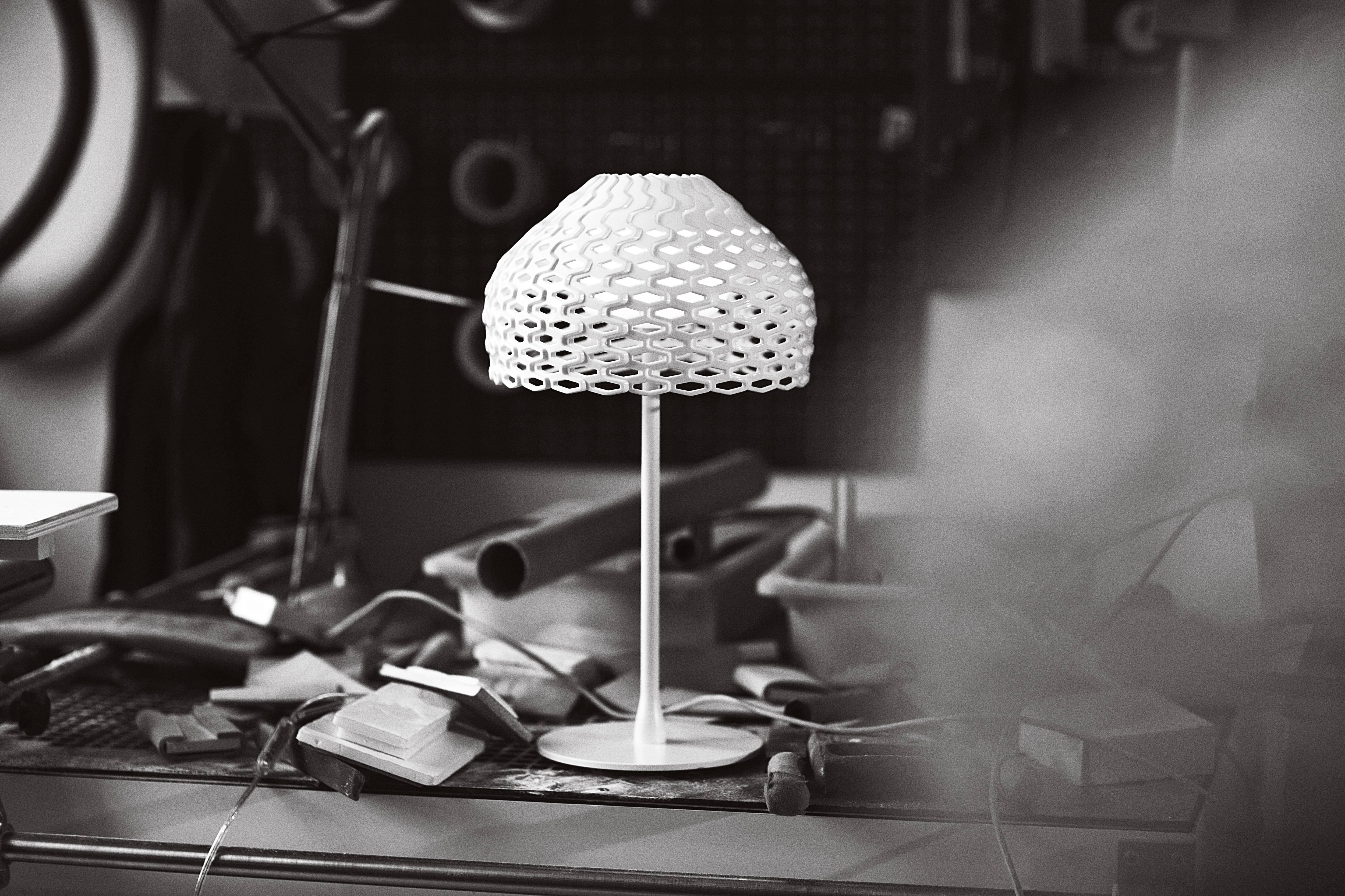 FLOS Tatou T1 Dimmable Halogen Table Lamp in White by Patricia Urquiola In New Condition For Sale In Brooklyn, NY