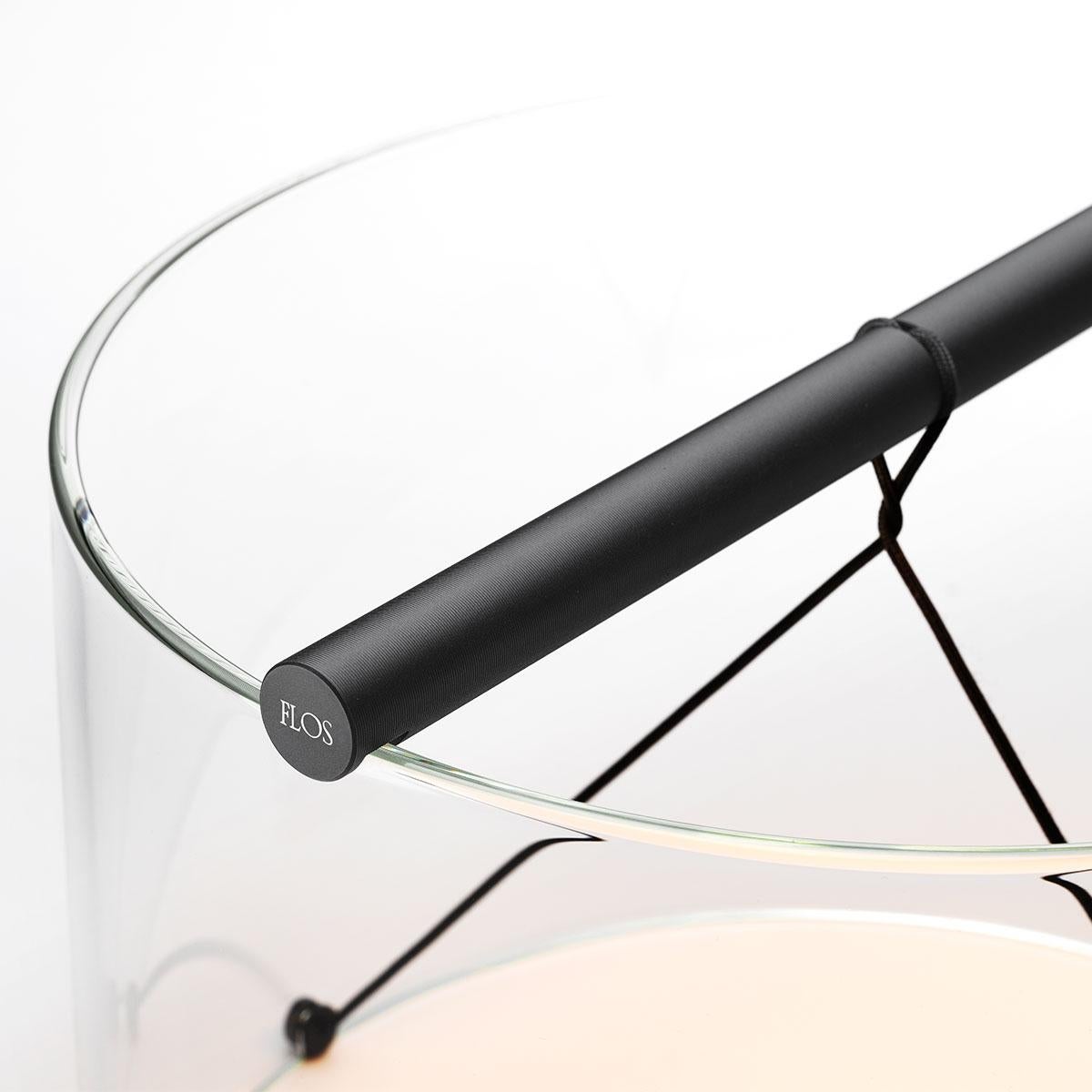 Flos To-Tie T1 Table Lamp in Anodized Black by Guglielmo Poletti In New Condition For Sale In Brooklyn, NY