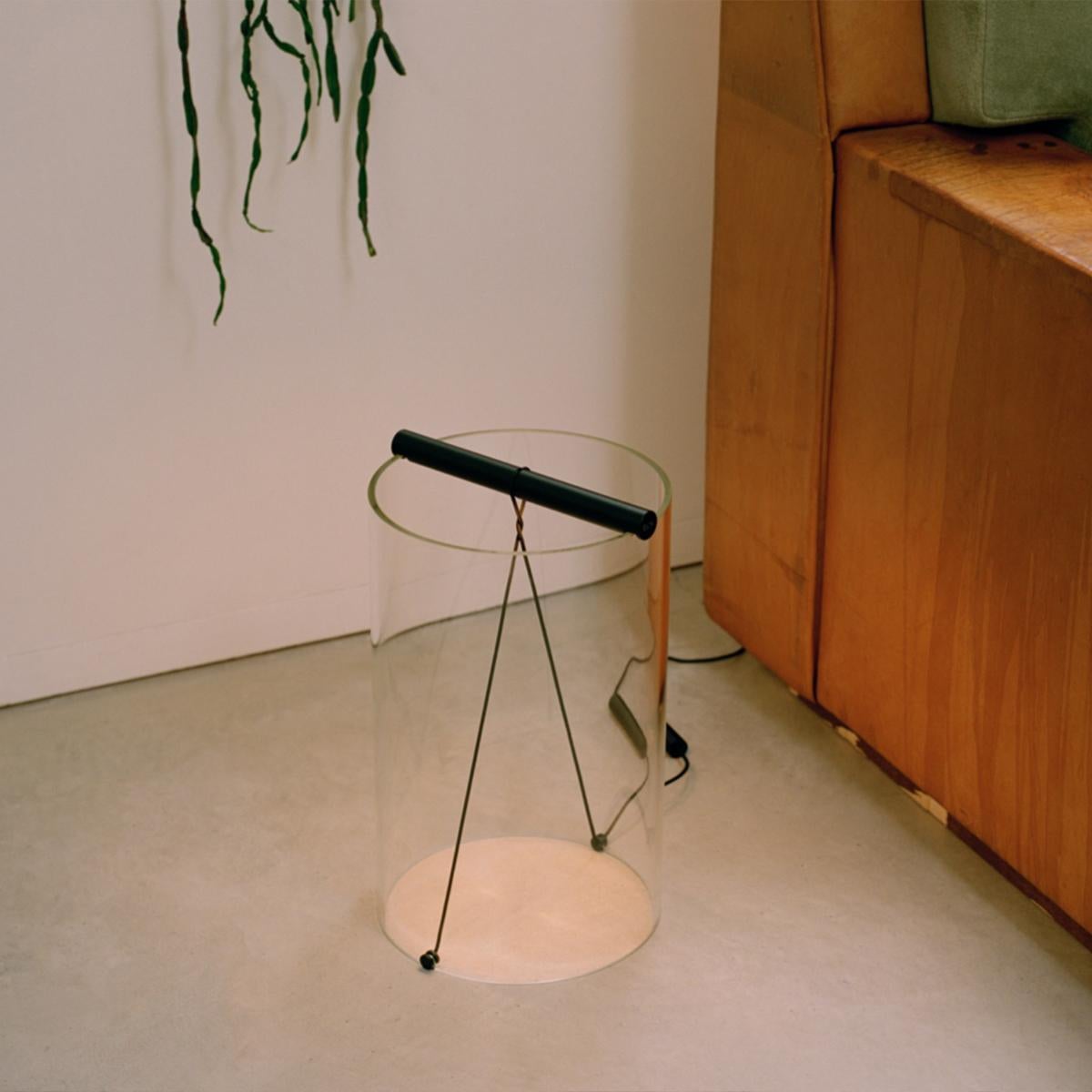 Contemporary Flos To-Tie T2 Table Lamp in Anodized Natural by Guglielmo Poletti