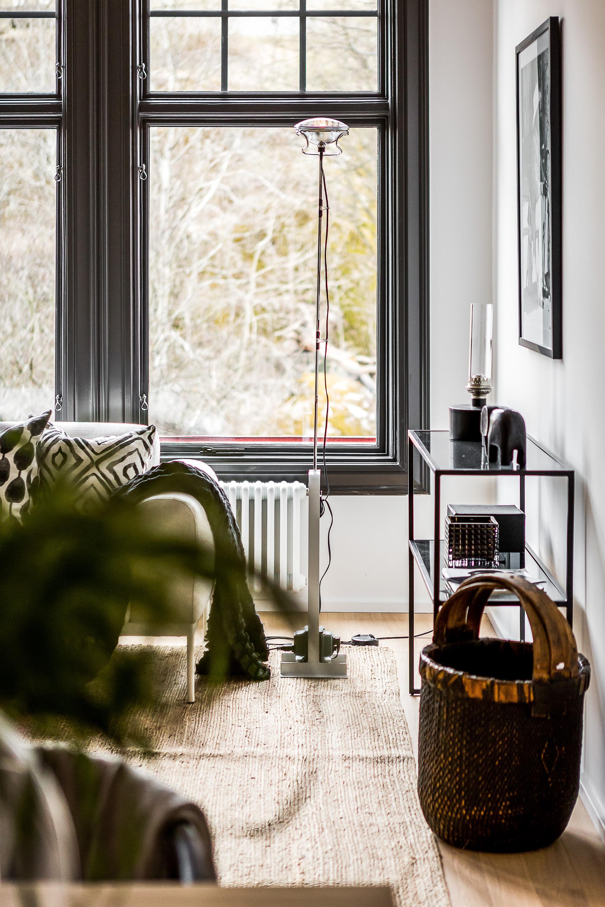 FLOS Toio Stehlampe in Weiß von Achille & Pier Giacomo Castiglioni im Zustand „Neu“ im Angebot in Brooklyn, NY