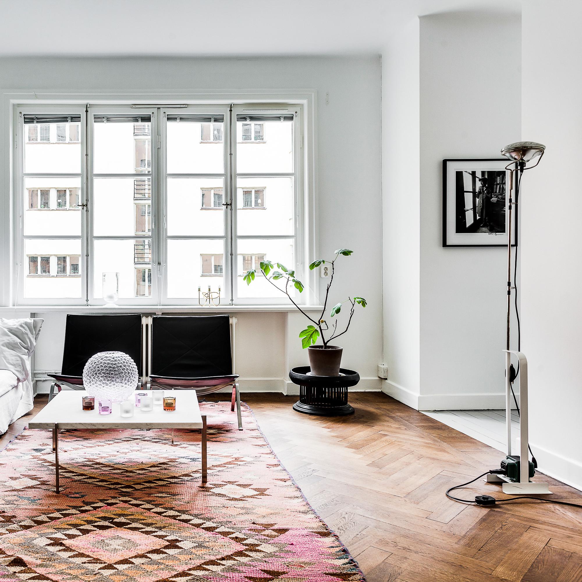 FLOS Toio Floor Lamp in White by Achille & Pier Giacomo Castiglioni In New Condition For Sale In Brooklyn, NY