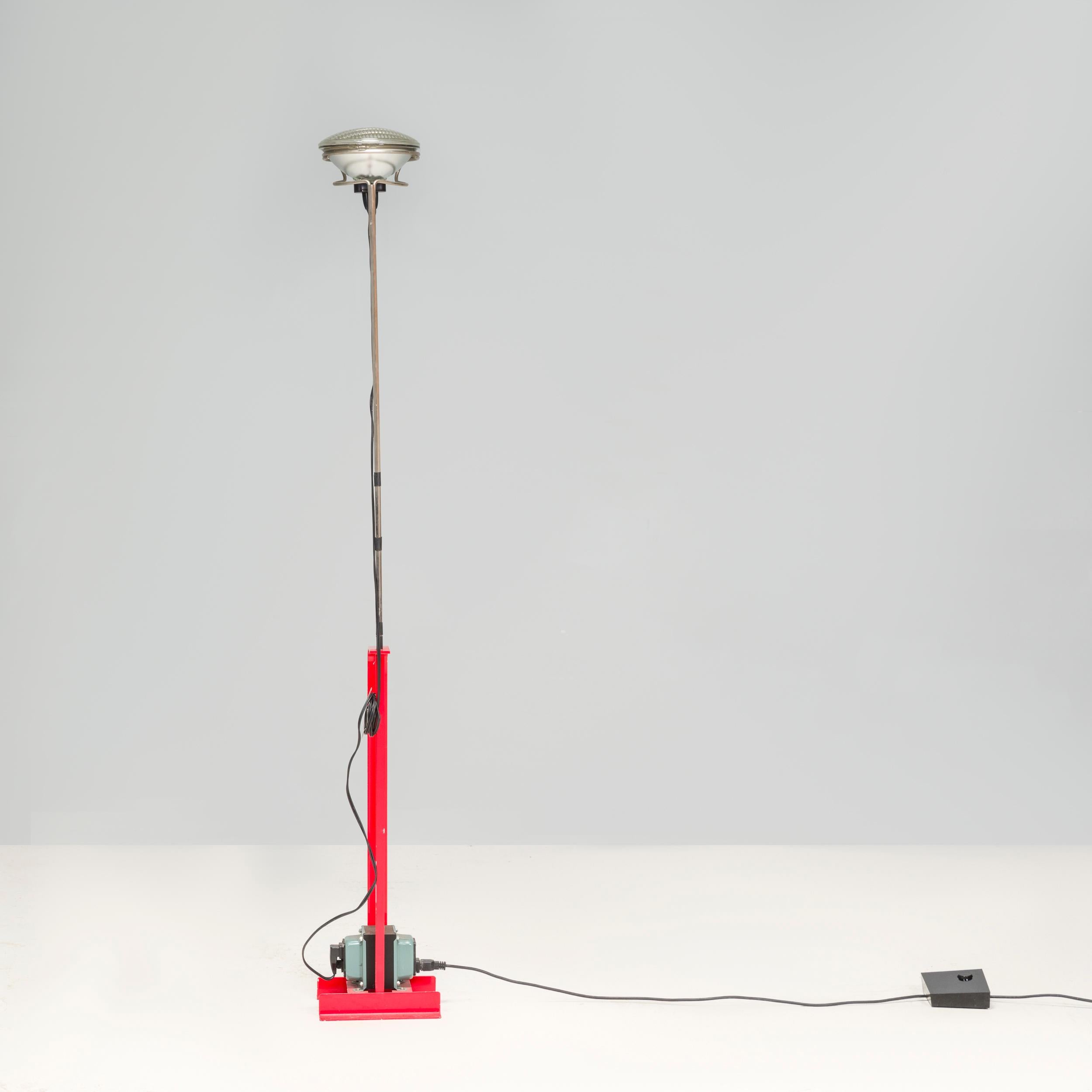 Chinois Lampadaire Flos Toio rouge par Achilles et Piergiacomo Castiglioni en vente