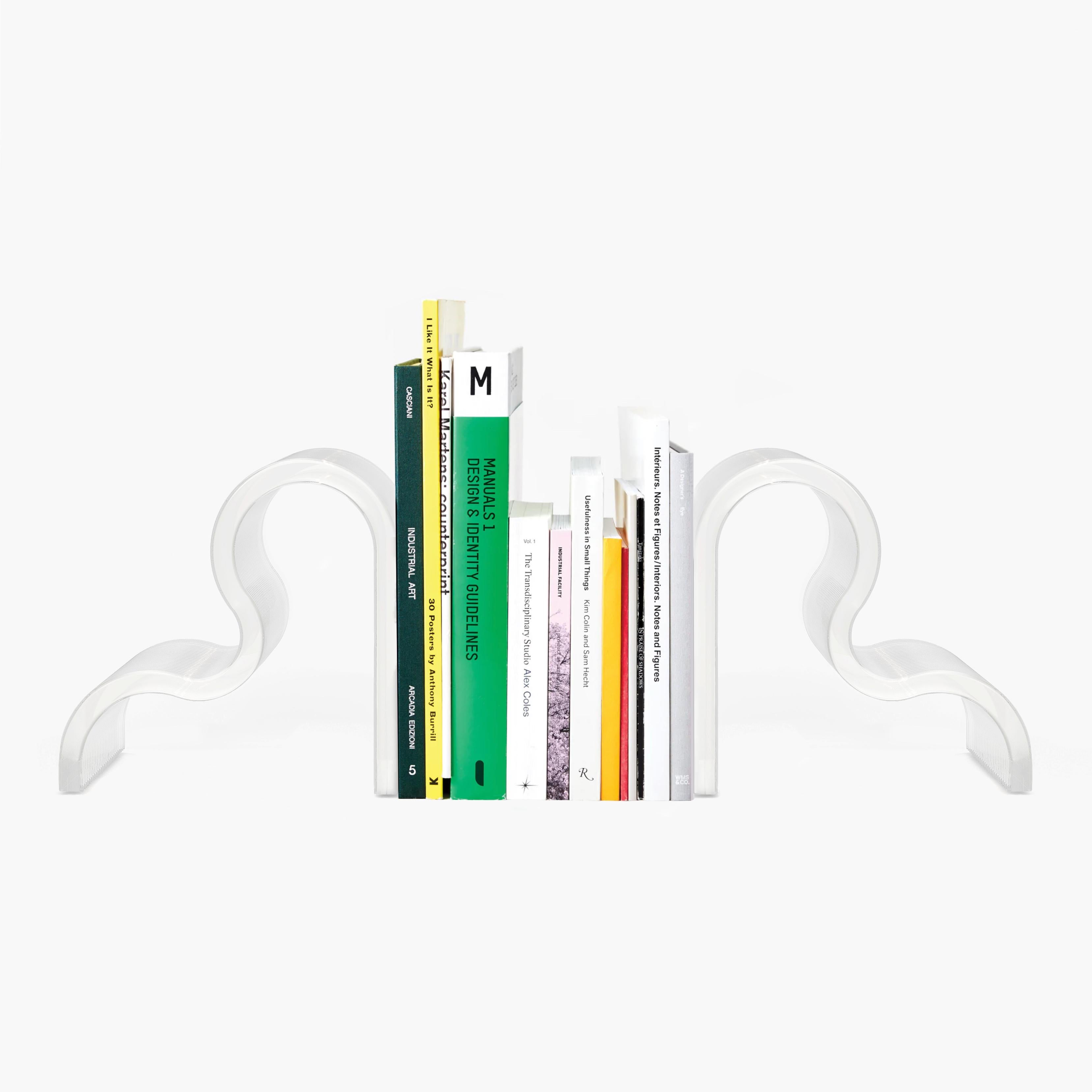 Made using Evenline's one-of-a-kind molten glass 3D printer, Flourish is a gestural curve to support your favorite books. Inspired by the free flowing strokes of a painter's brush, this playful bookend will be sure to add life to your bookshelf.