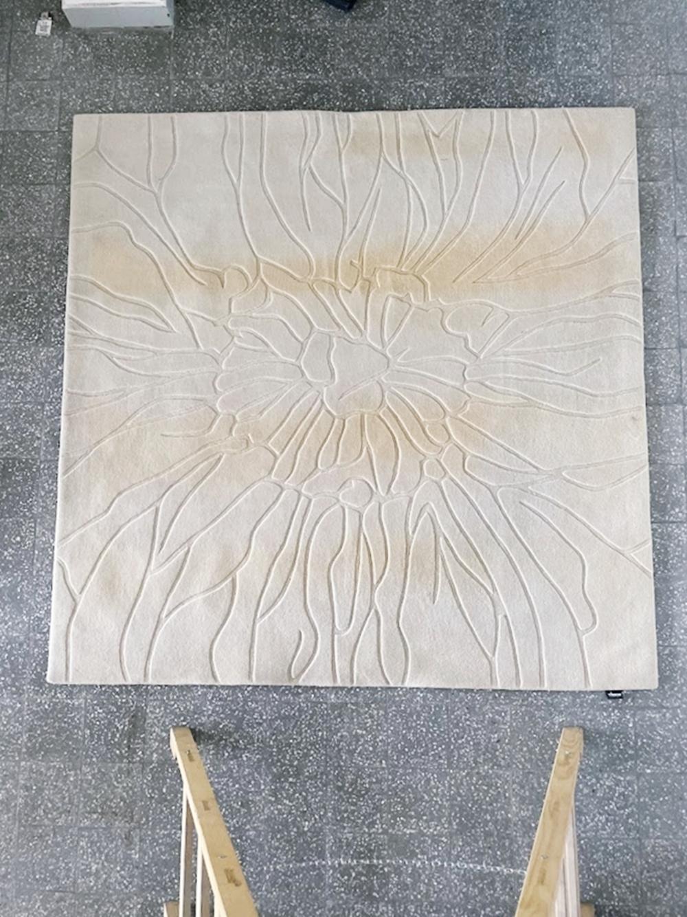 Elevate your interior design with the Flover Artistic Hand Tufted Rug by Tisca Switzerland. Made from 100% New Zealand wool, this 1990s rug (size: 200x200 cm) offers a perfect blend of retro and modern styles. Experience the unparalleled comfort and