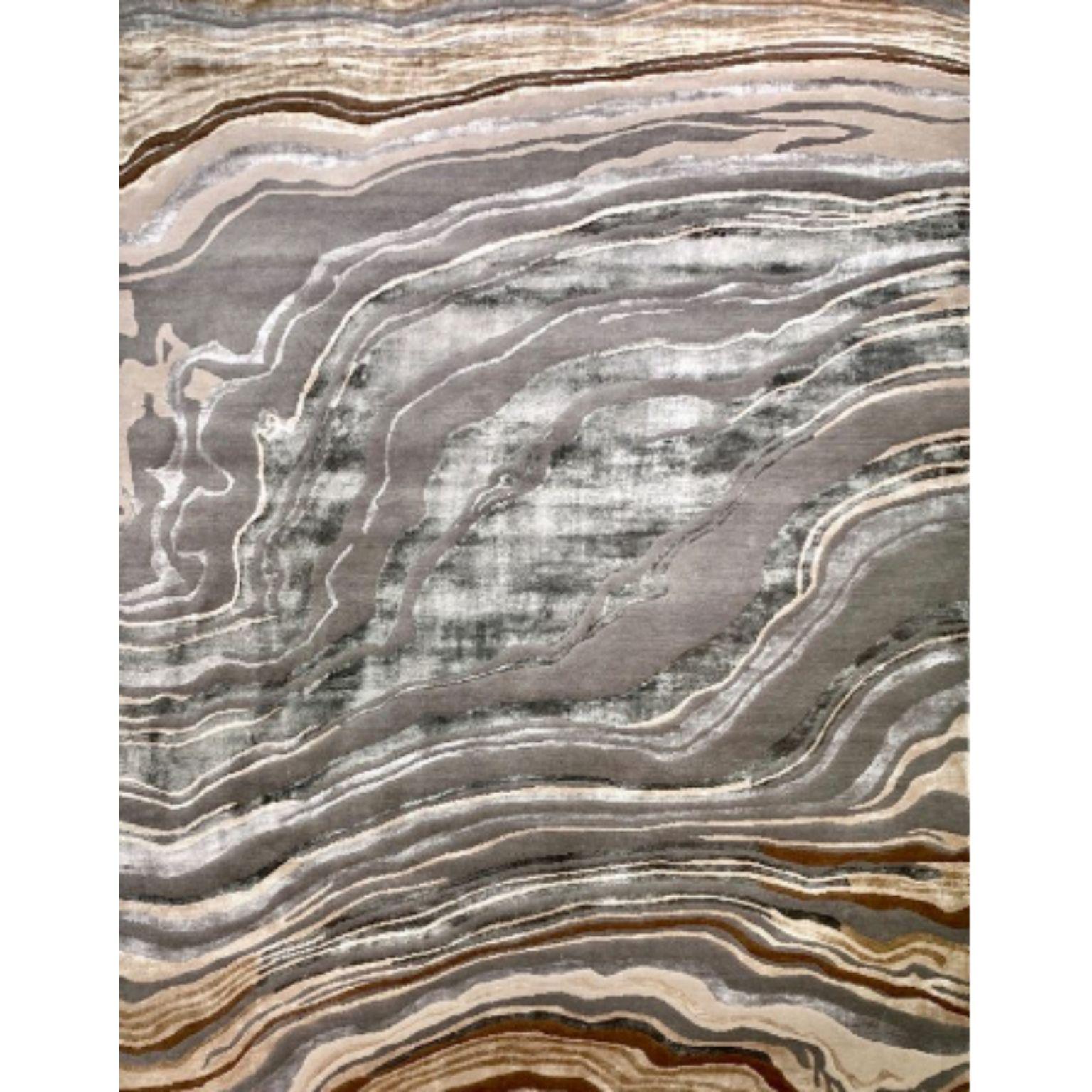 Tappeto FLOW 200 di Illulian
Dimensioni: D300 x H200 cm 
Materiali: Lana 50%, seta 50%
Sono disponibili varianti e i prezzi possono variare a seconda dei materiali e delle dimensioni. Contattateci.

Illulian, storico e prestigioso marchio di
